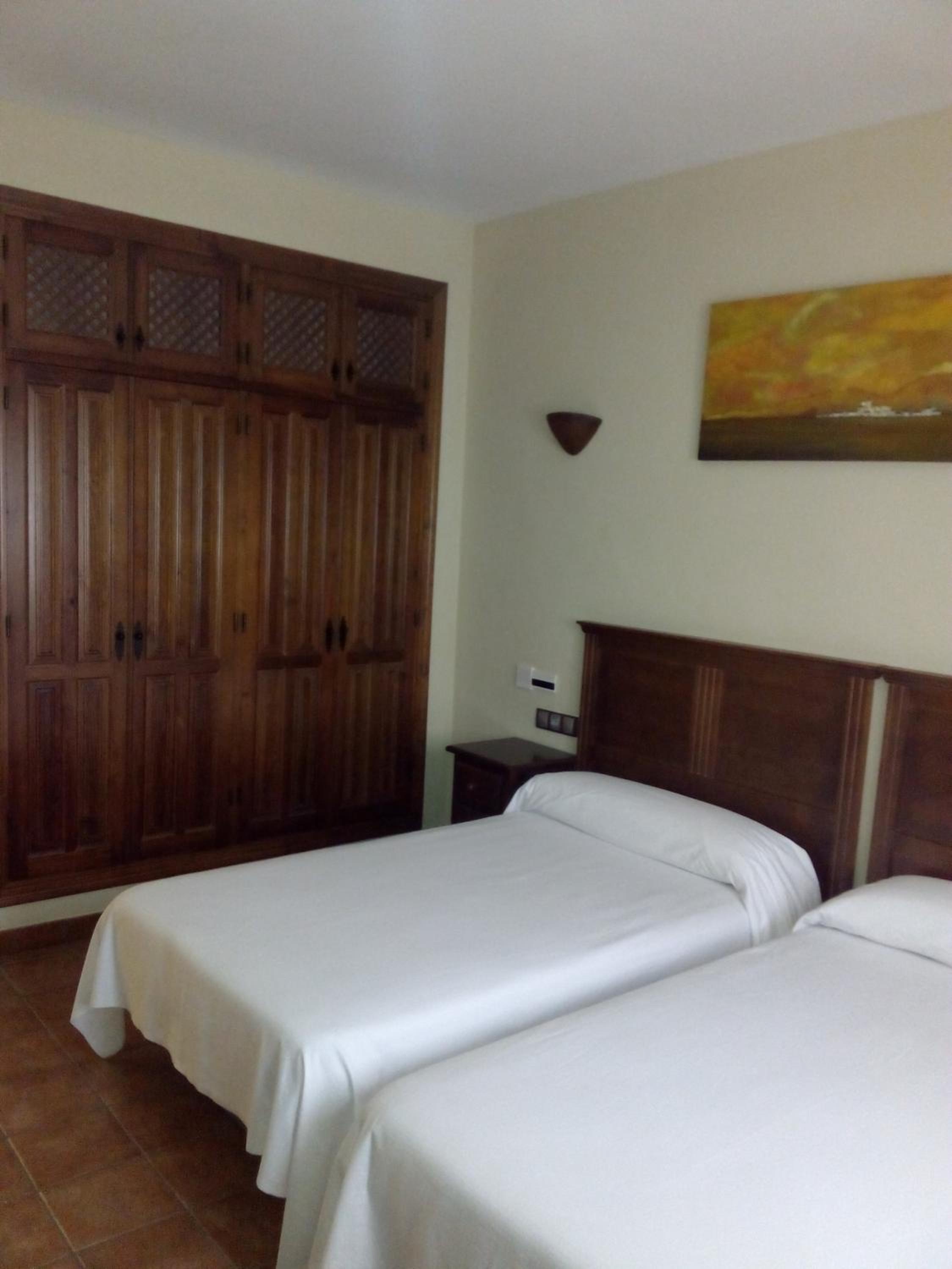 Double or Twin Room - Photo 3