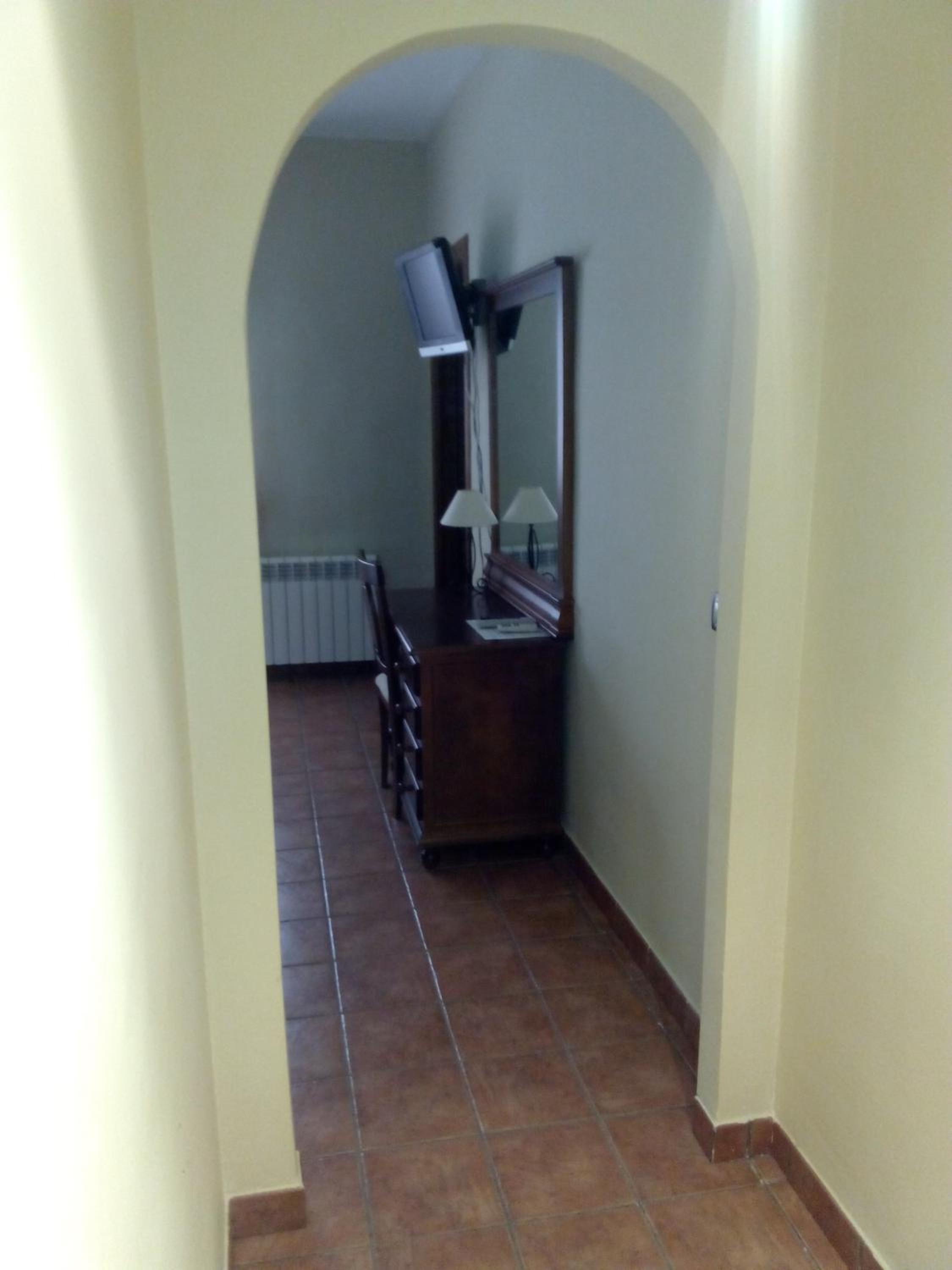 Double or Twin Room - Photo 4