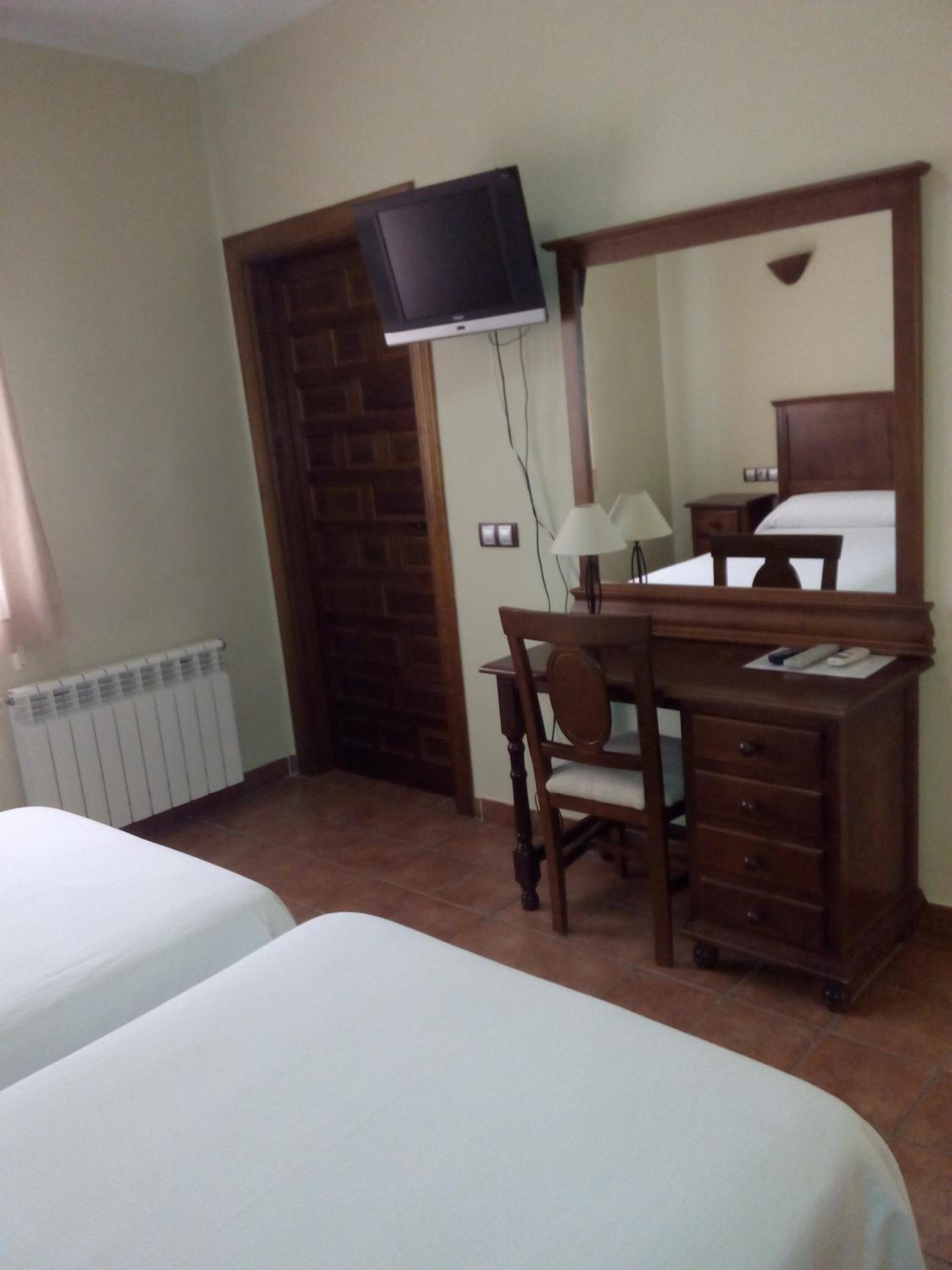 Double or Twin Room - Photo 21
