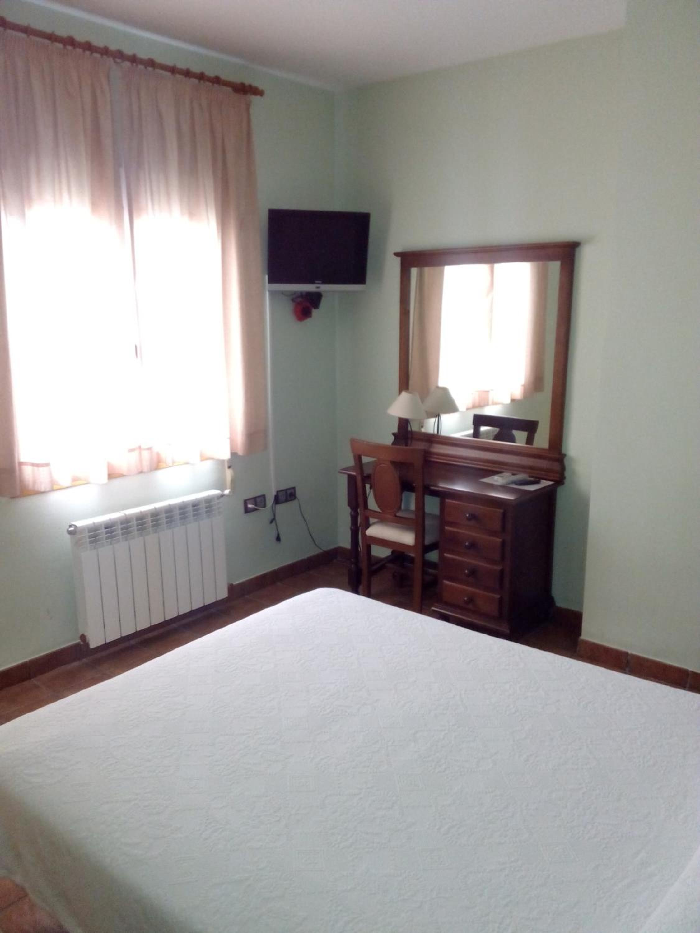Double or Twin Room - Photo 19
