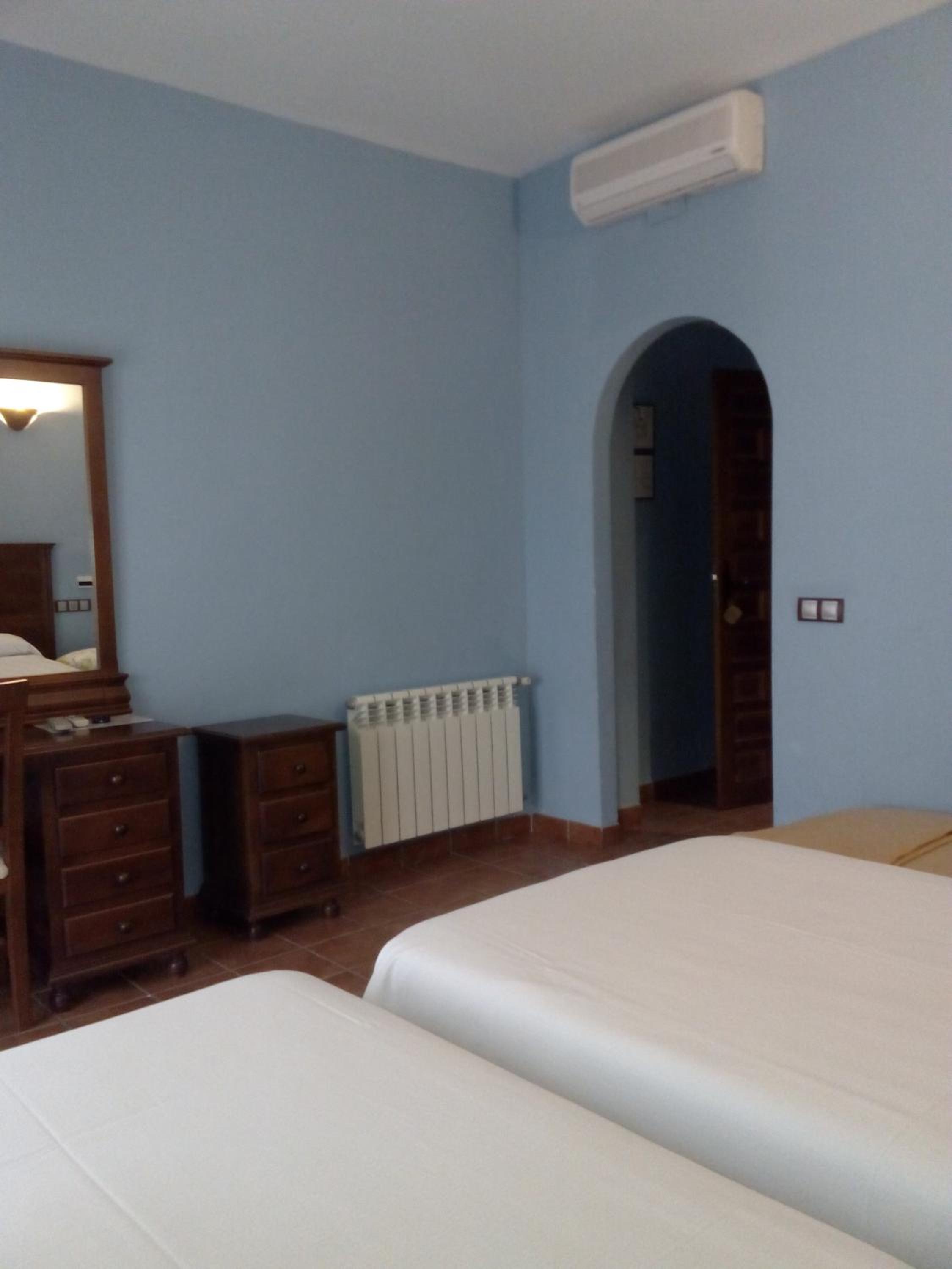 Double or Twin Room - Photo 12