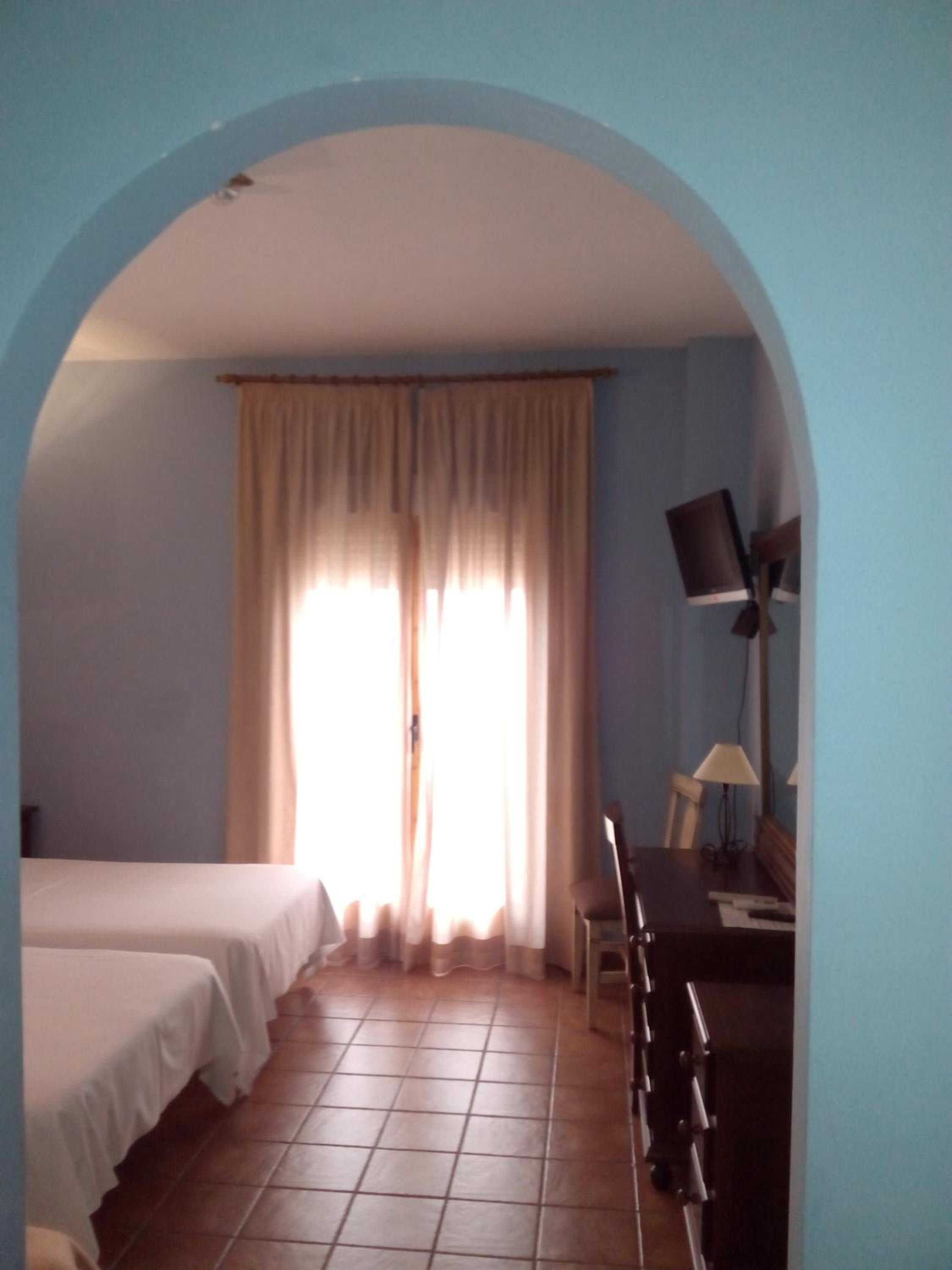 Double or Twin Room - Photo 11