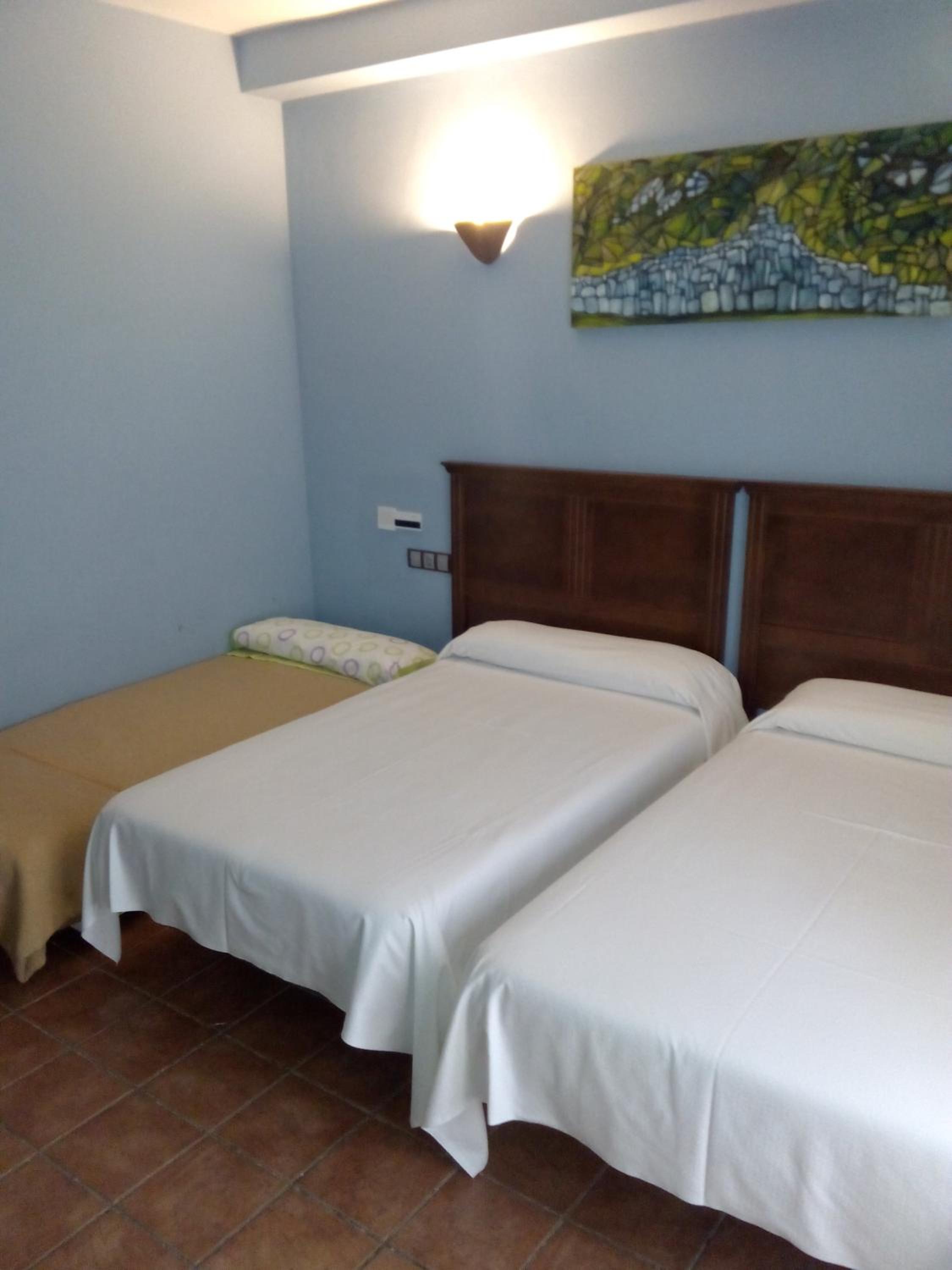 Double or Twin Room - Photo 10
