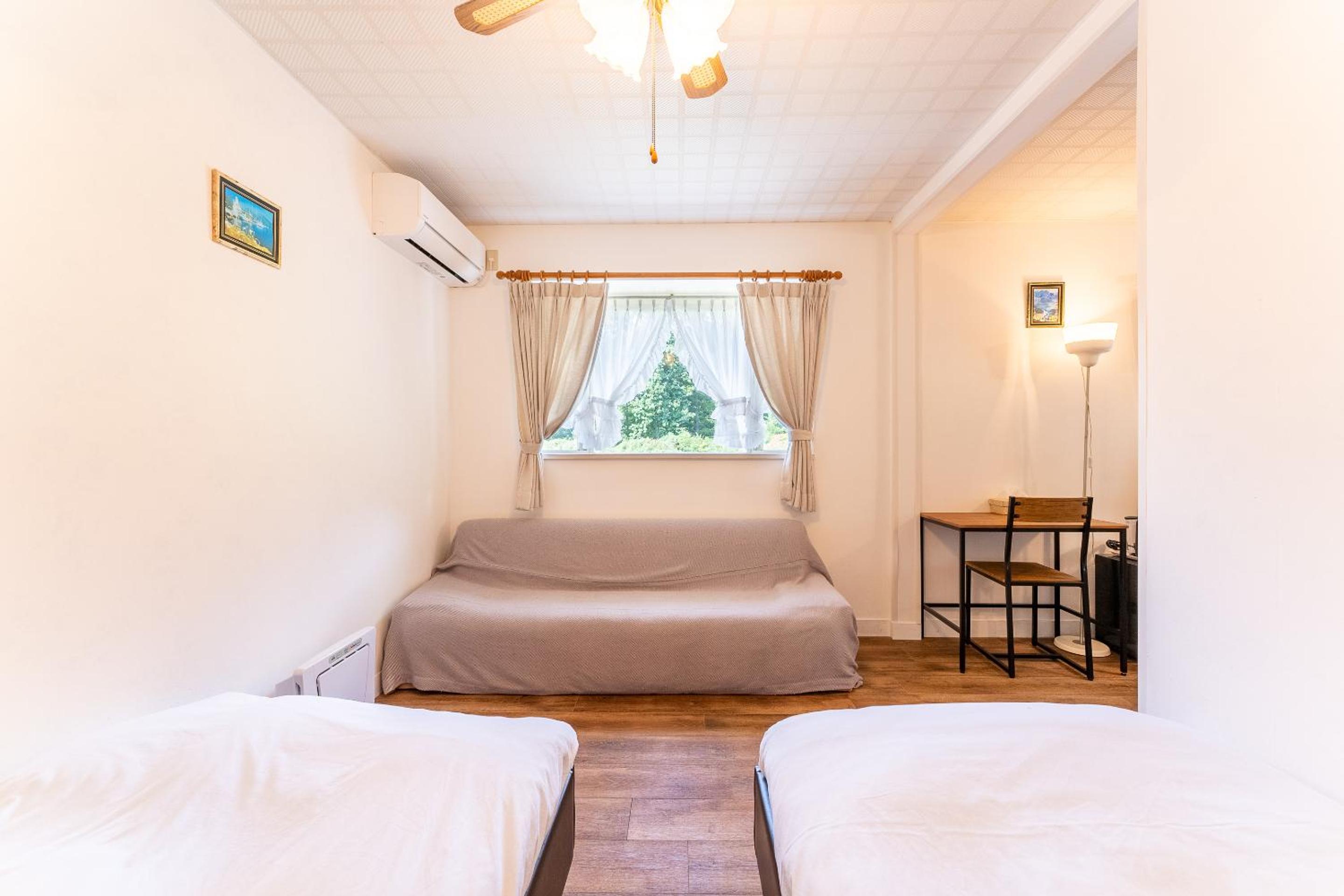 Twin Room - Photo 9