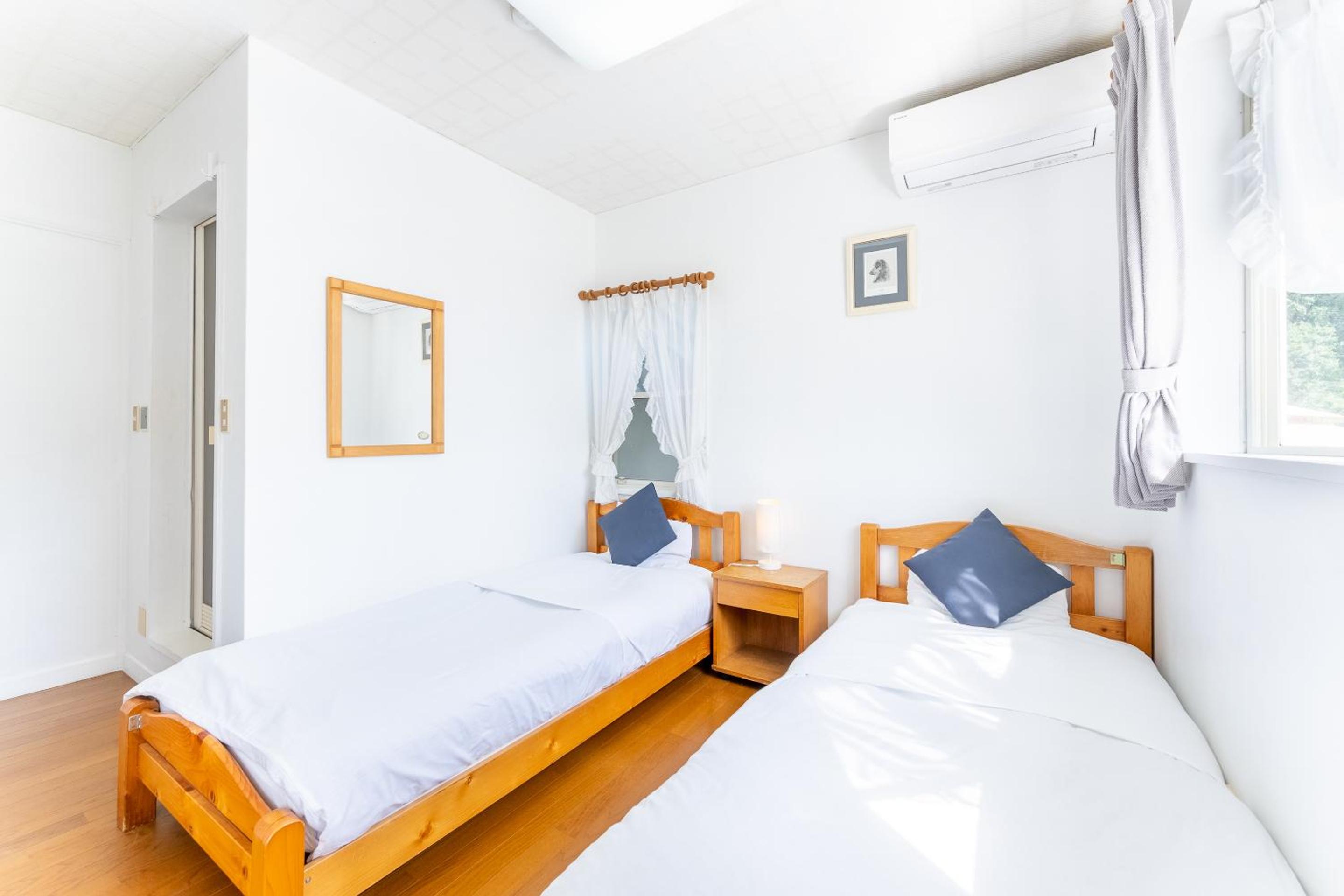 Twin Room - Photo 1
