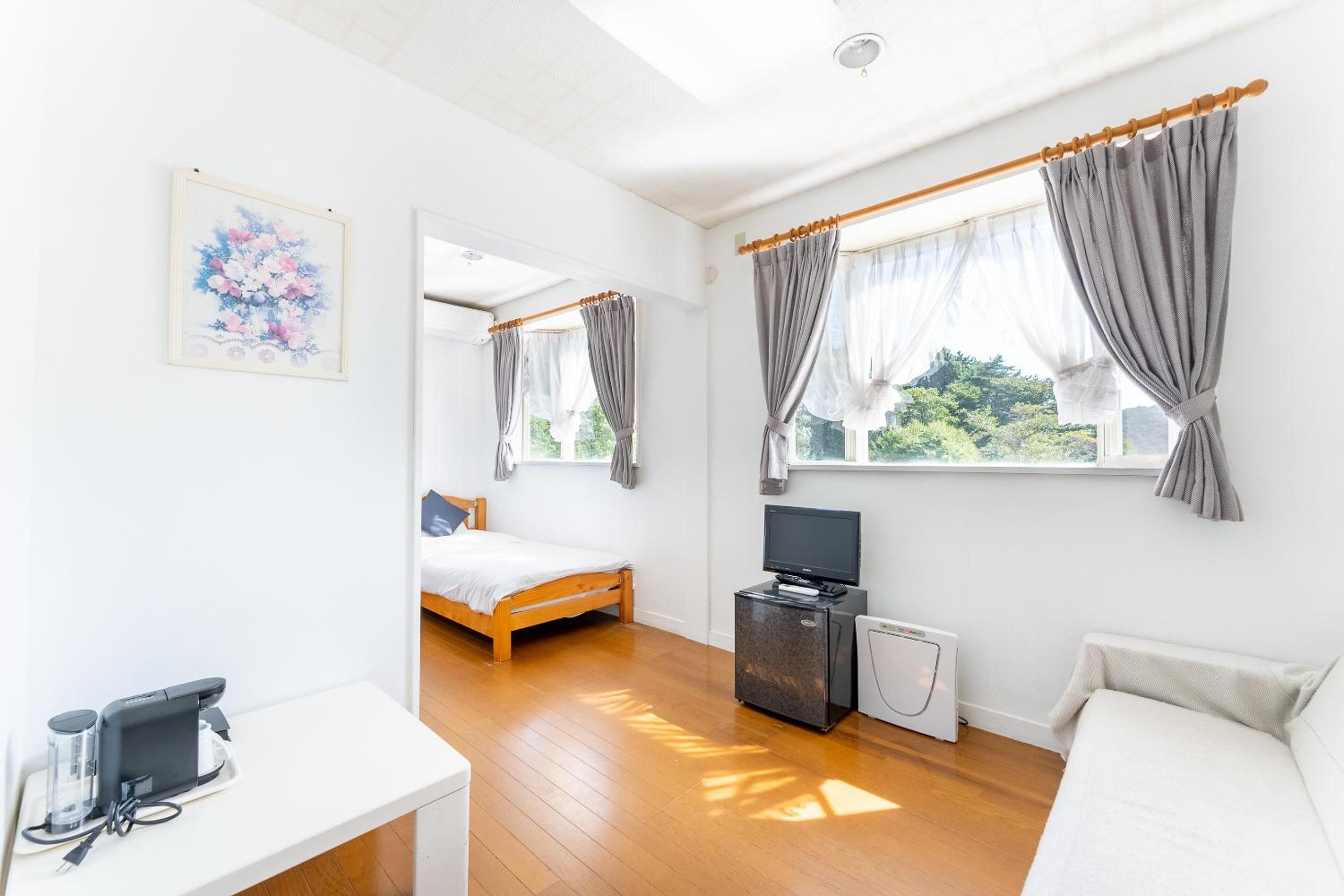 Twin Room - Photo 6