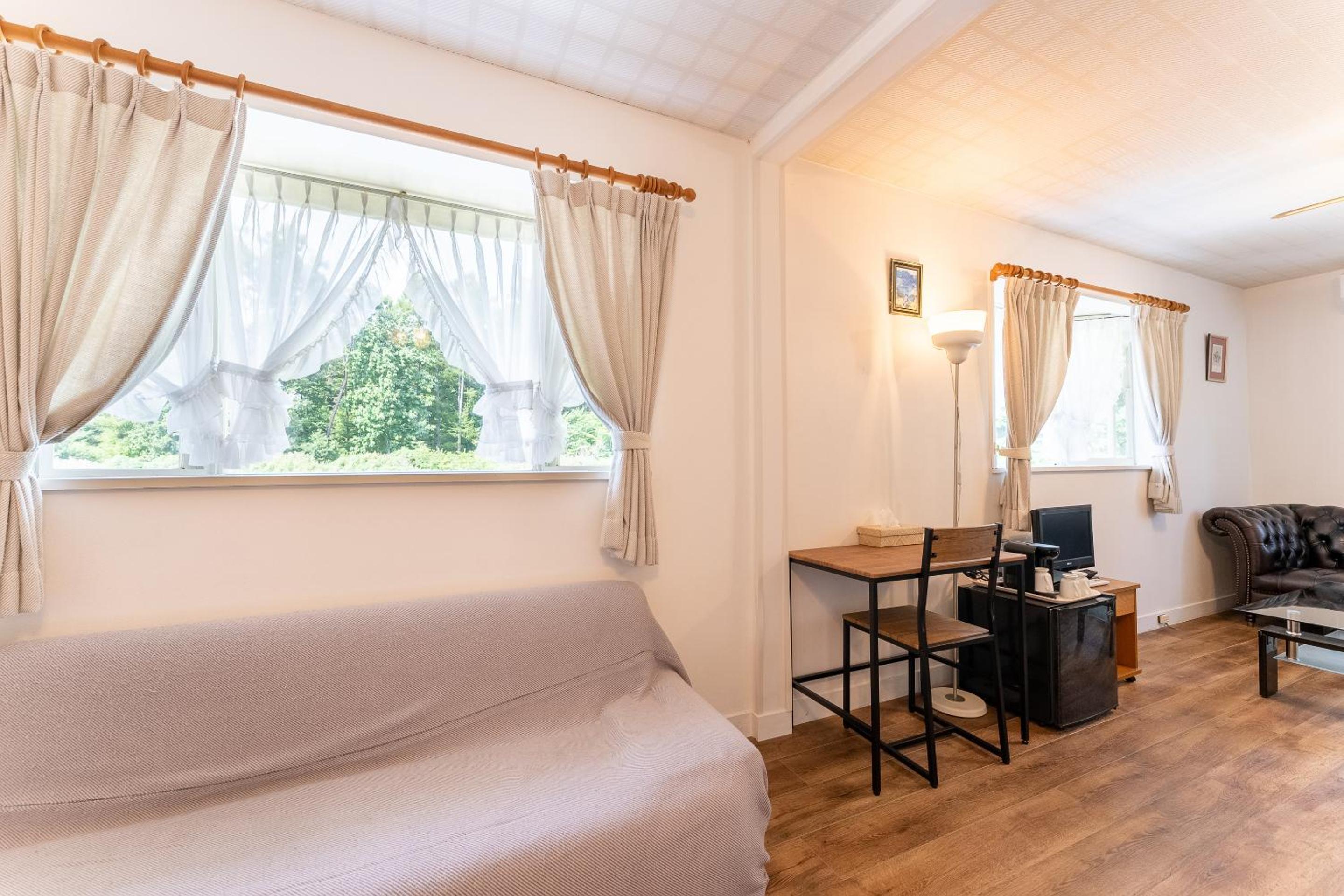 Twin Room - Photo 10