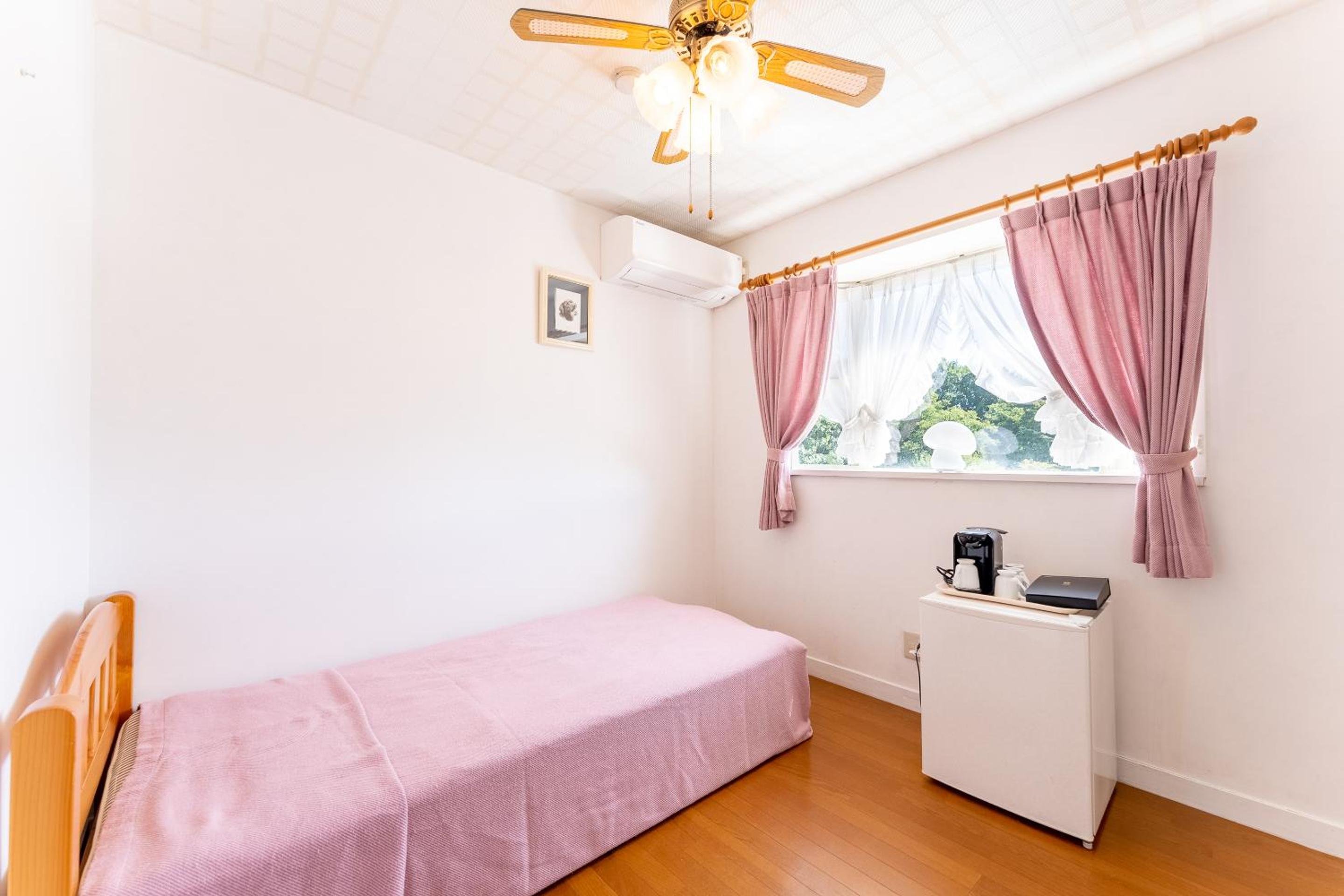 Triple Room - Photo 12