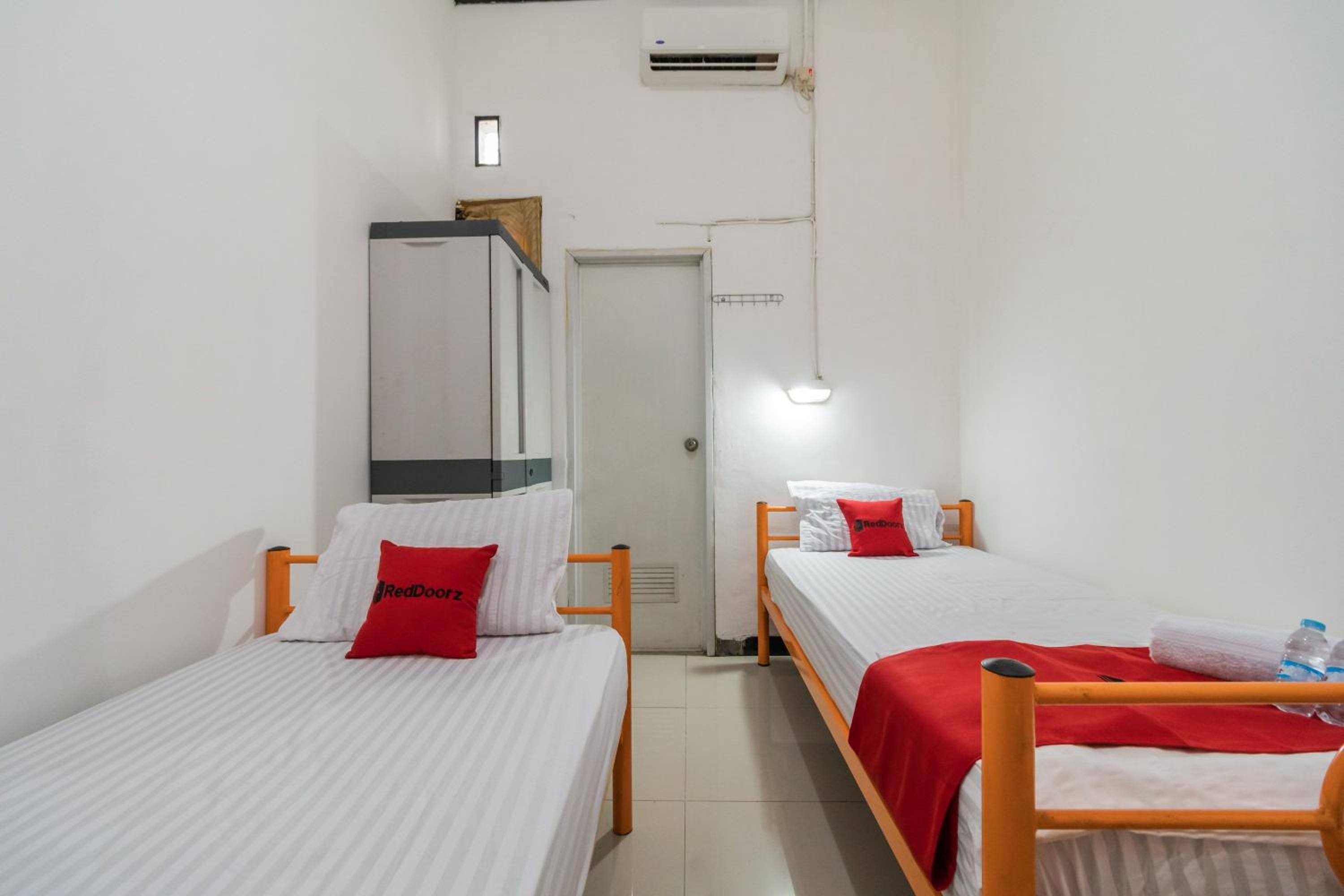 Twin Room - Photo 2