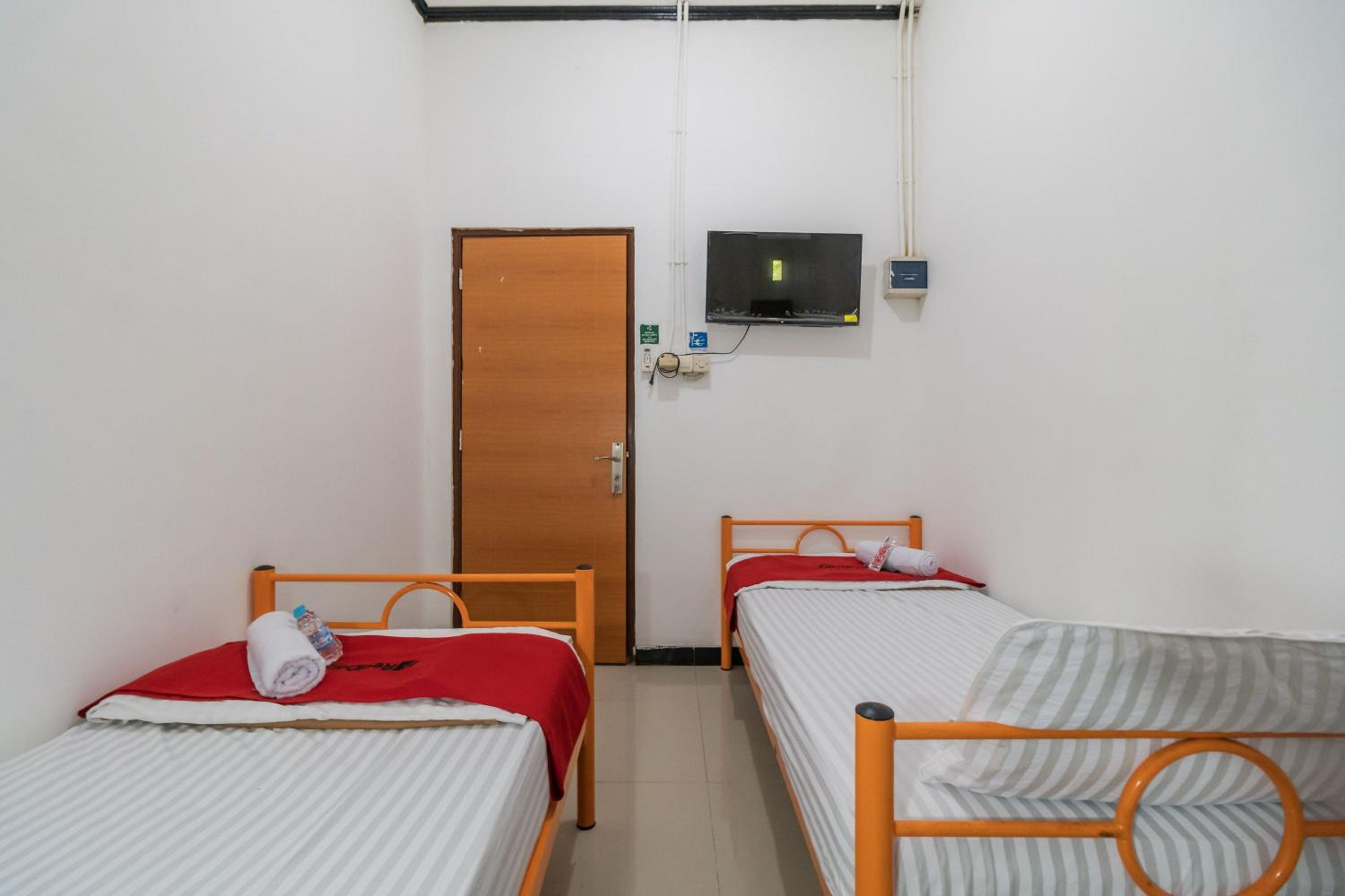 Twin Room - Photo 3