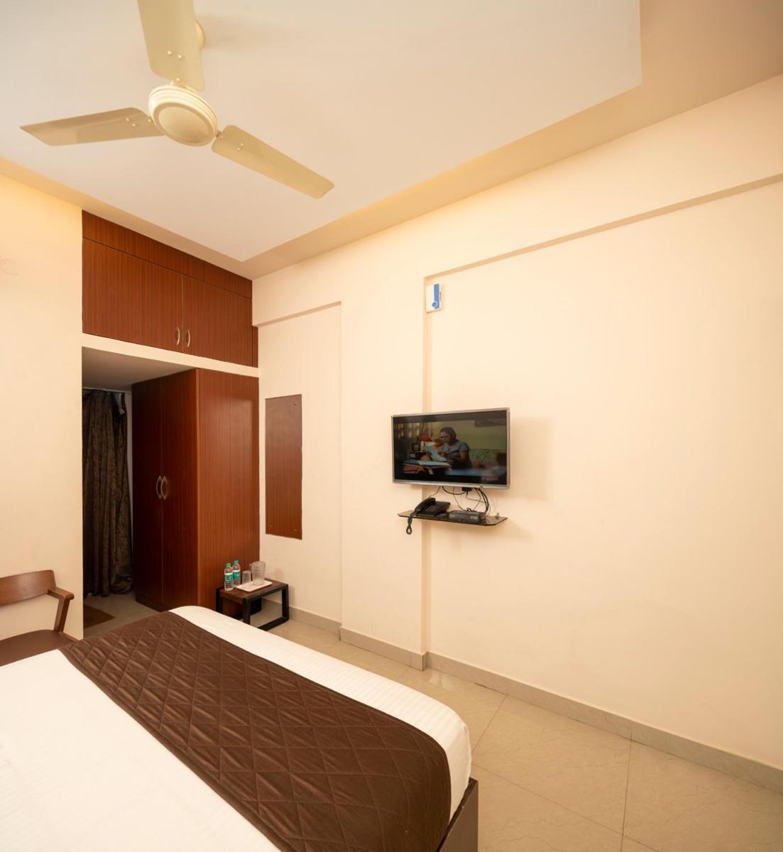 Deluxe Room - Photo 7