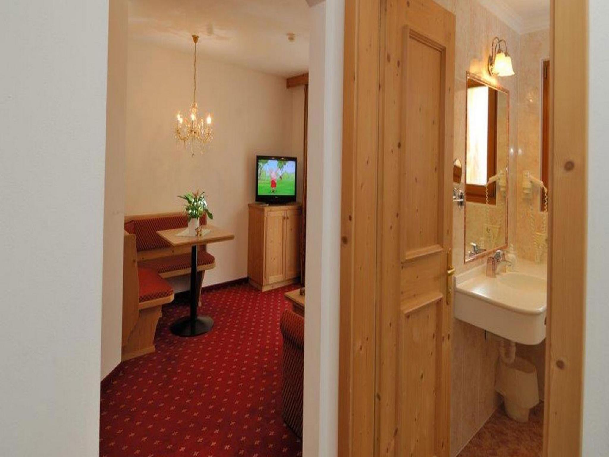 Family Room (2 Adults + 2 Children) photo 2