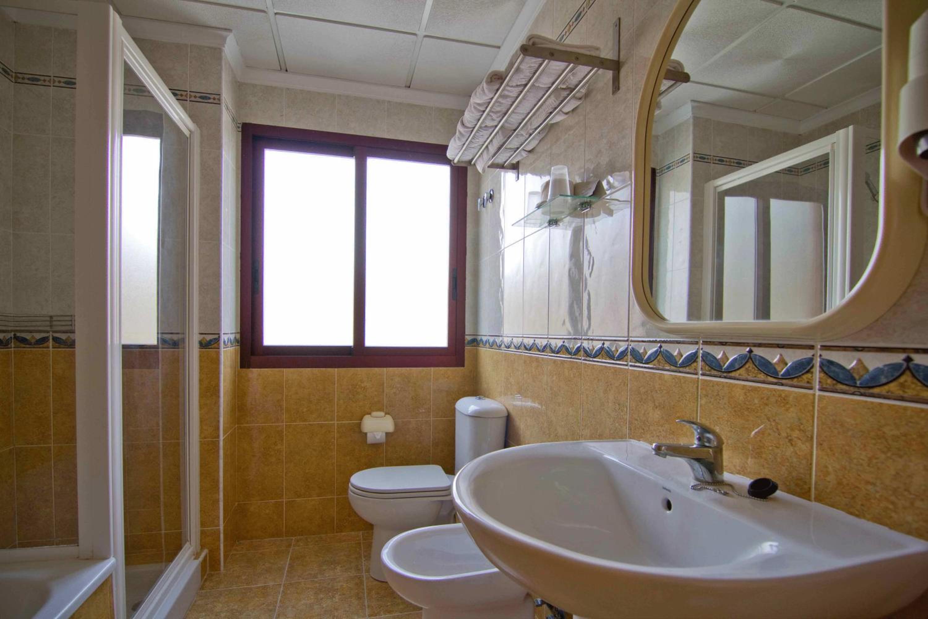One-Bedroom Apartment (4 Adults) photo 2