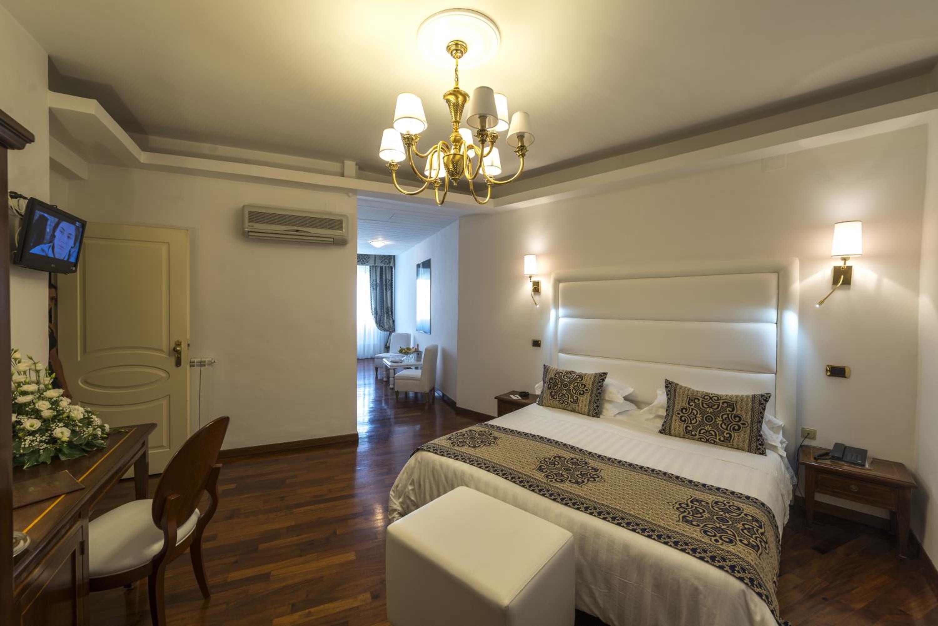 Deluxe Room - Photo 1