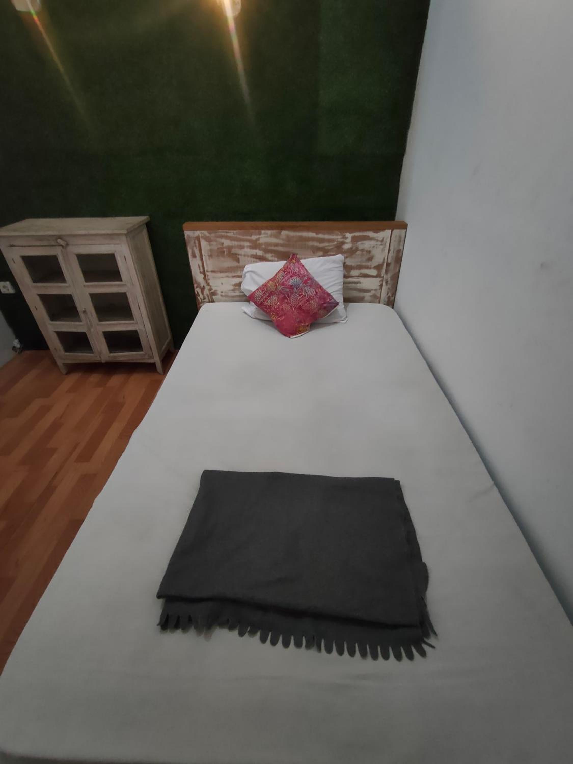 Small Single Room photo 3