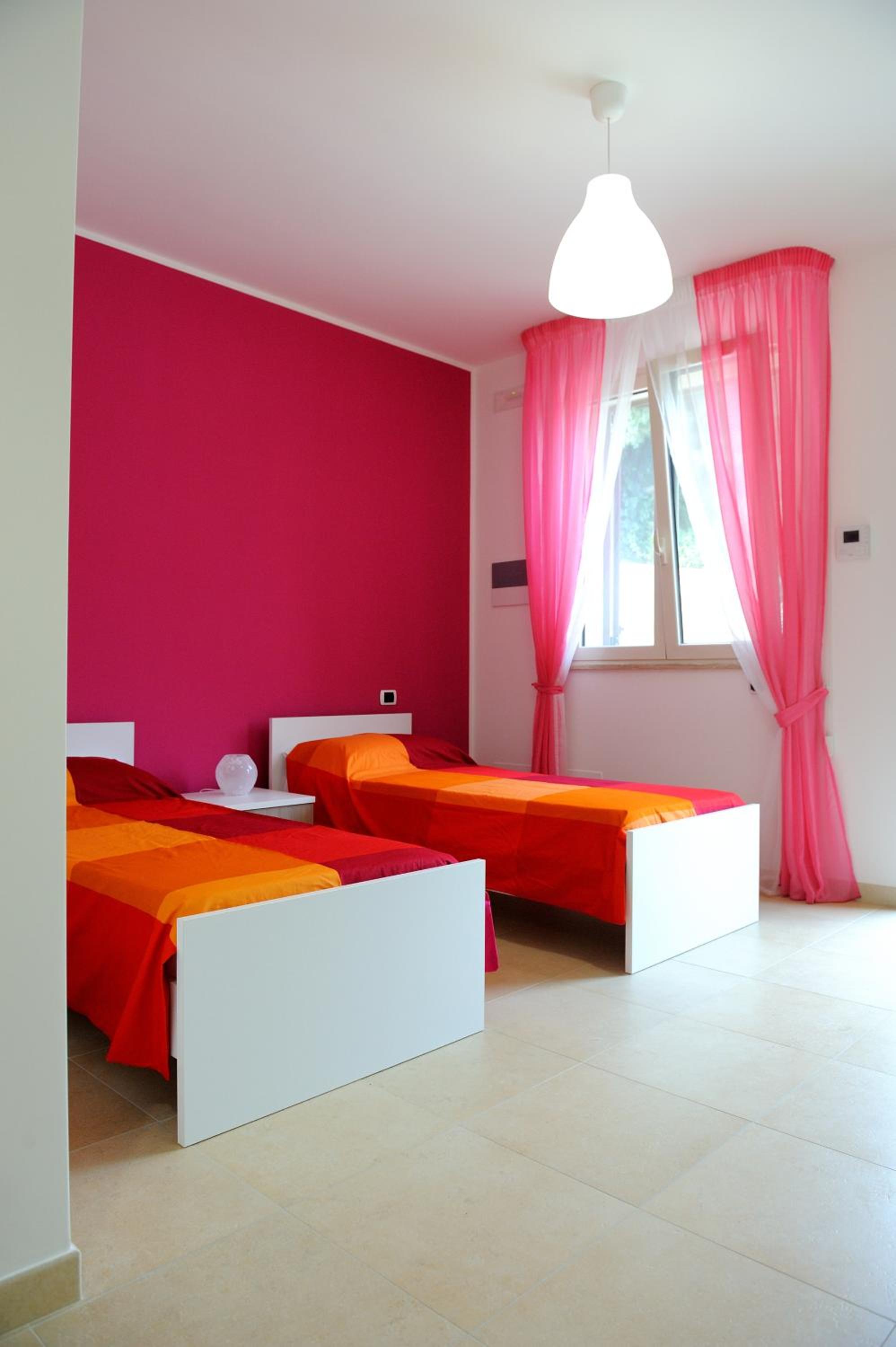 Twin Room with Extra Bed - Photo 3