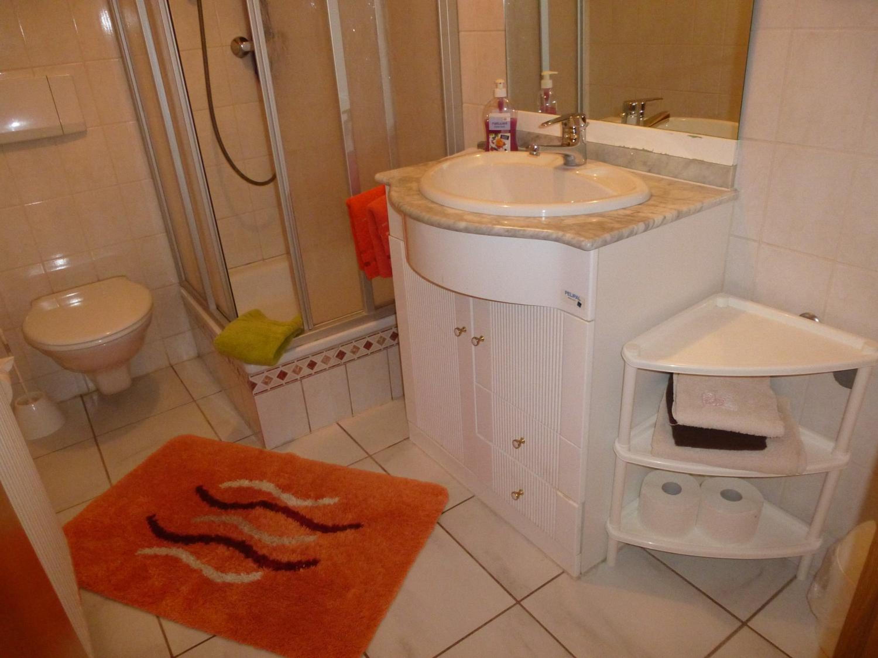 Apartment with Shower - Photo 8