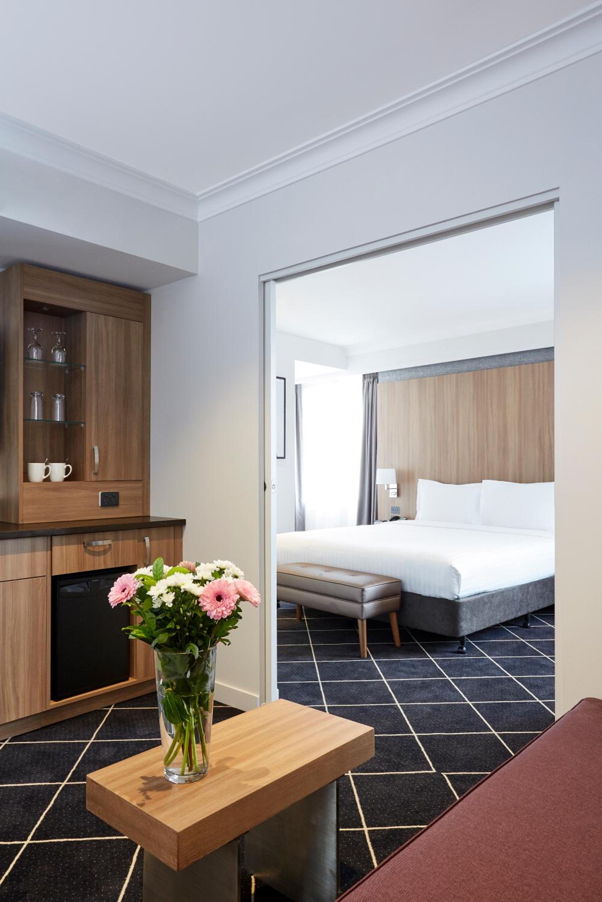 Executive Suite - Photo 12
