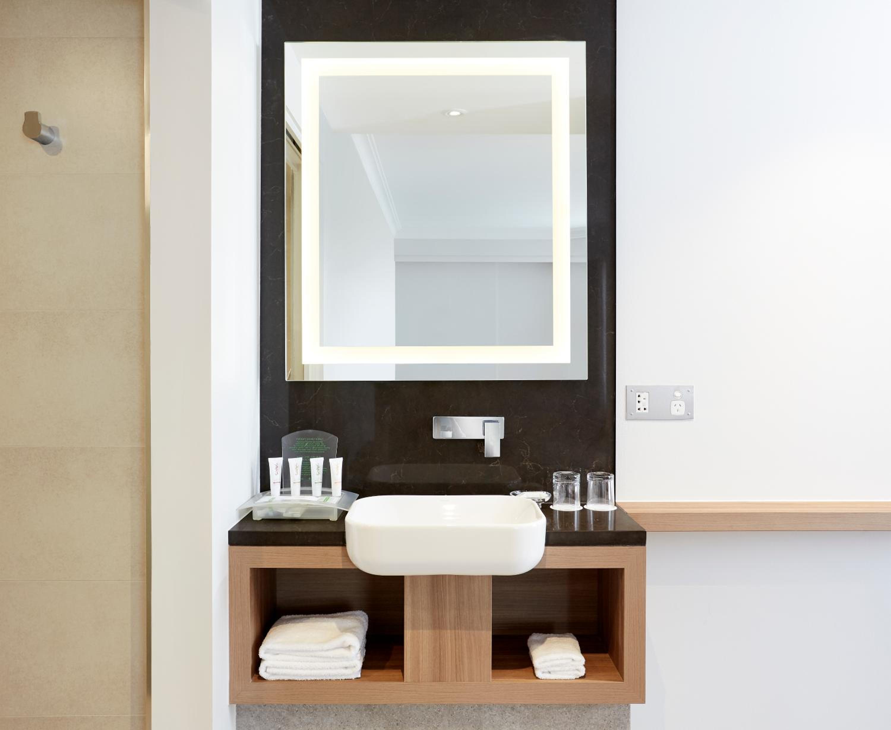 Executive Suite - Photo 4