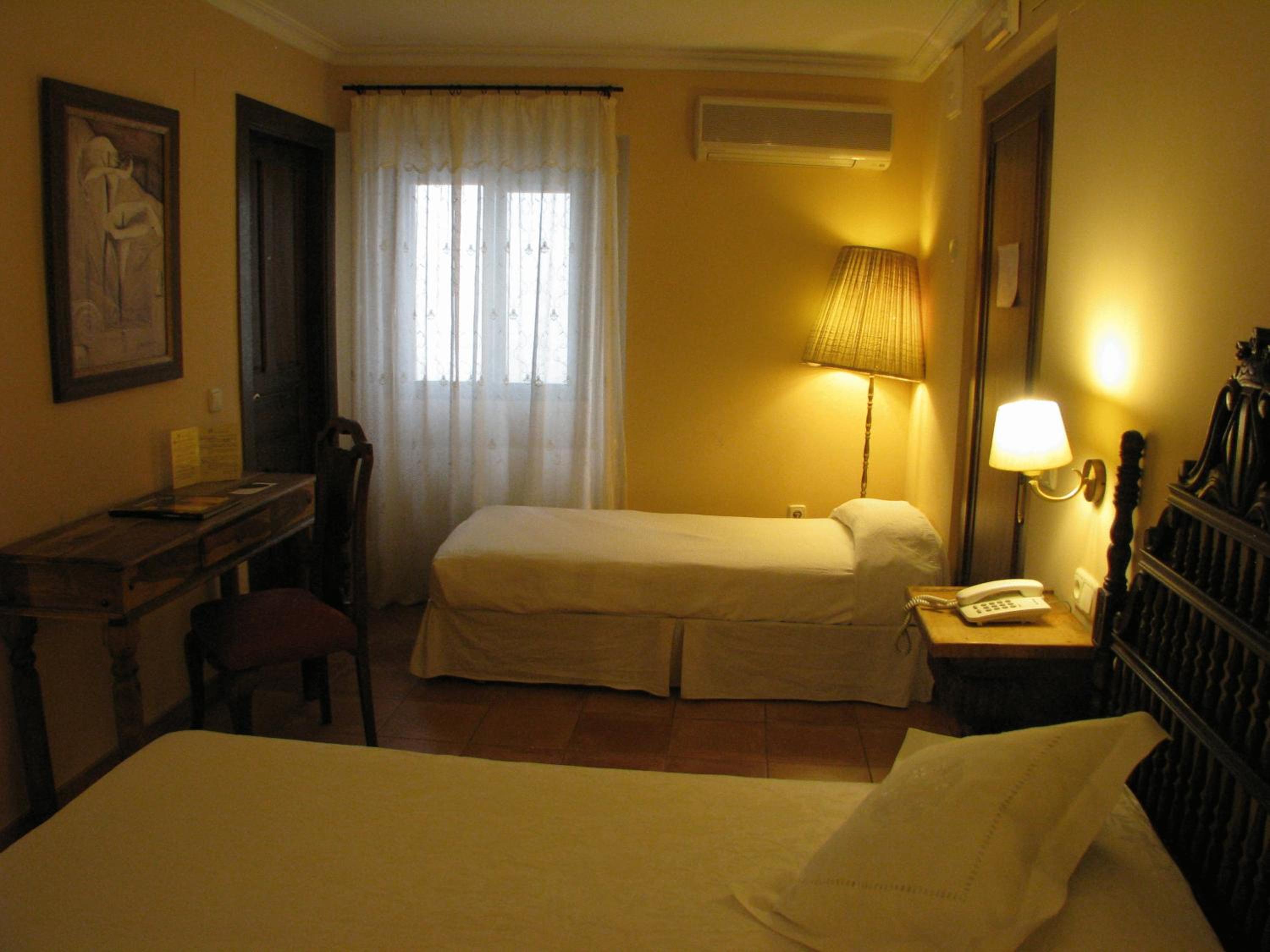 Double or Twin Room - Photo 3