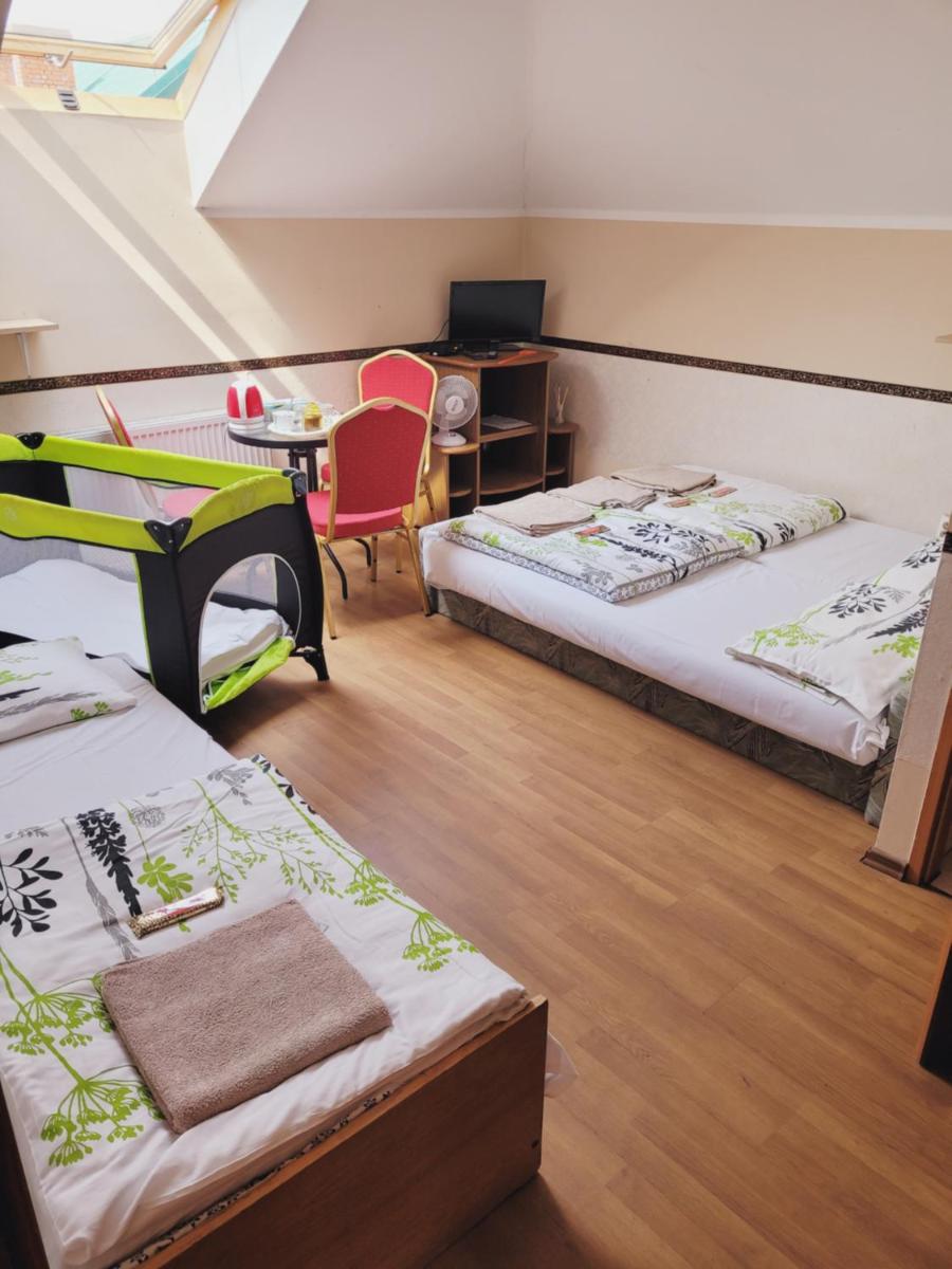 Triple Room with Private Bathroom photo 2