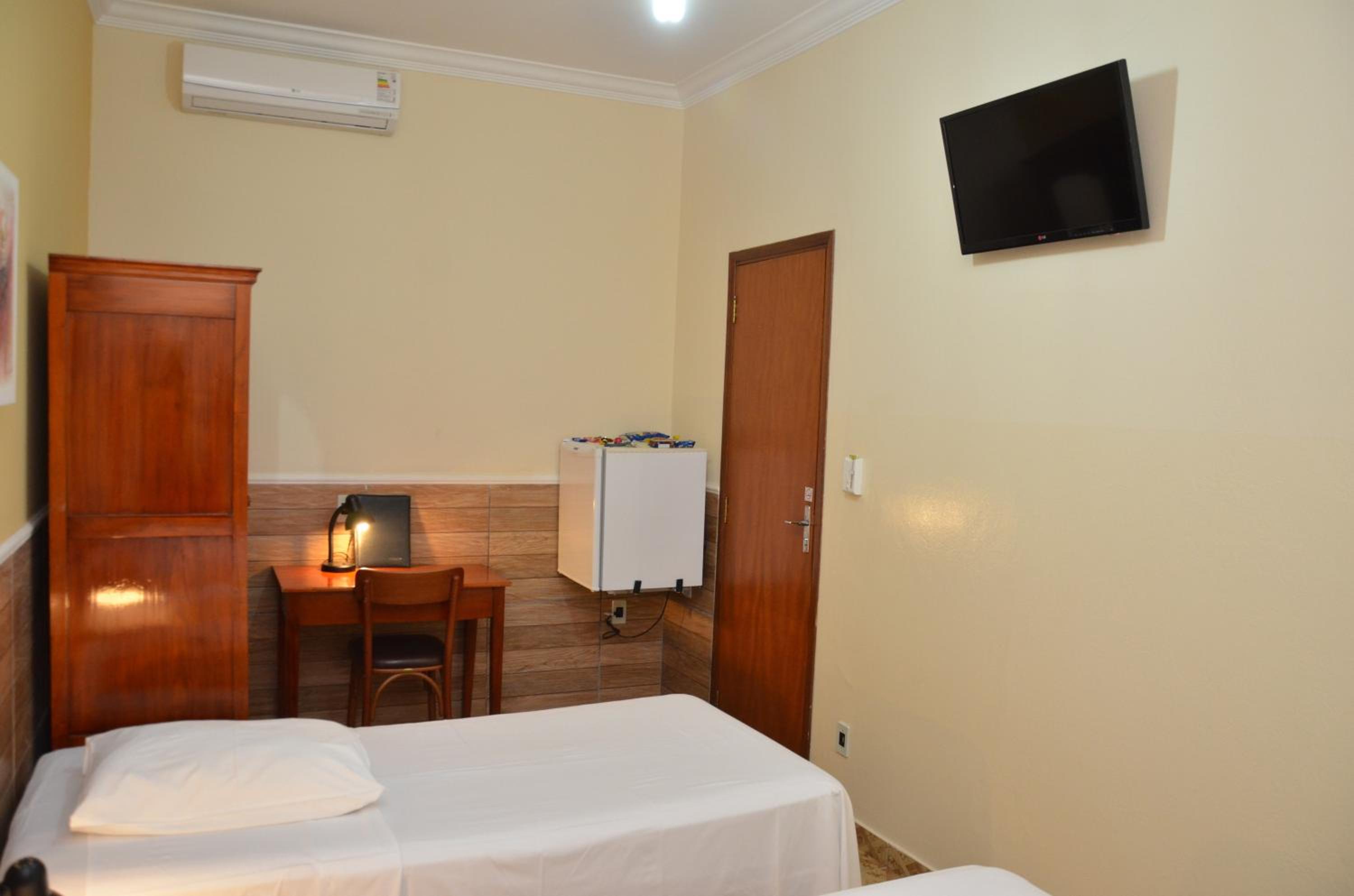 Standard Triple Room - Photo 8