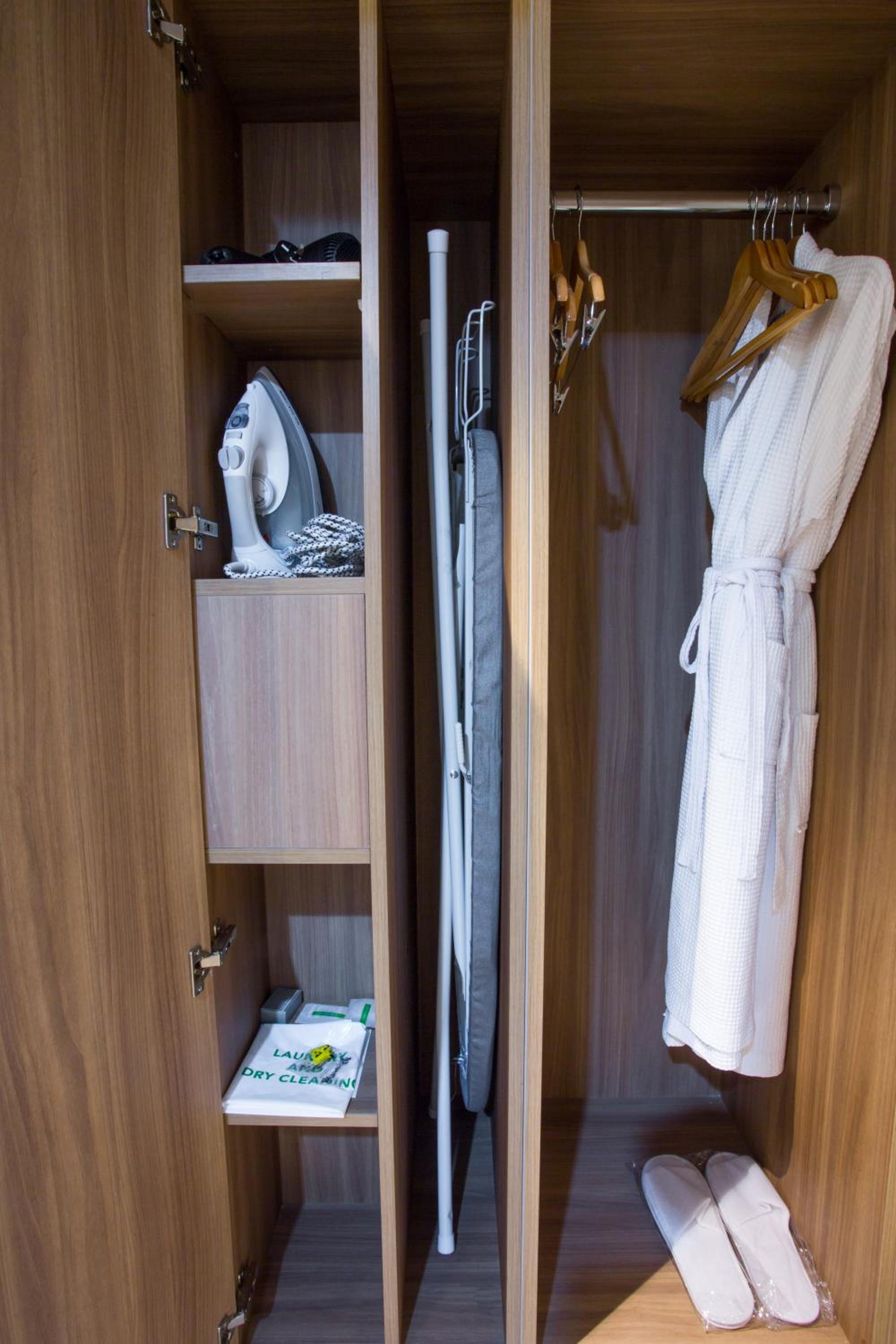 Executive Suite - Photo 6