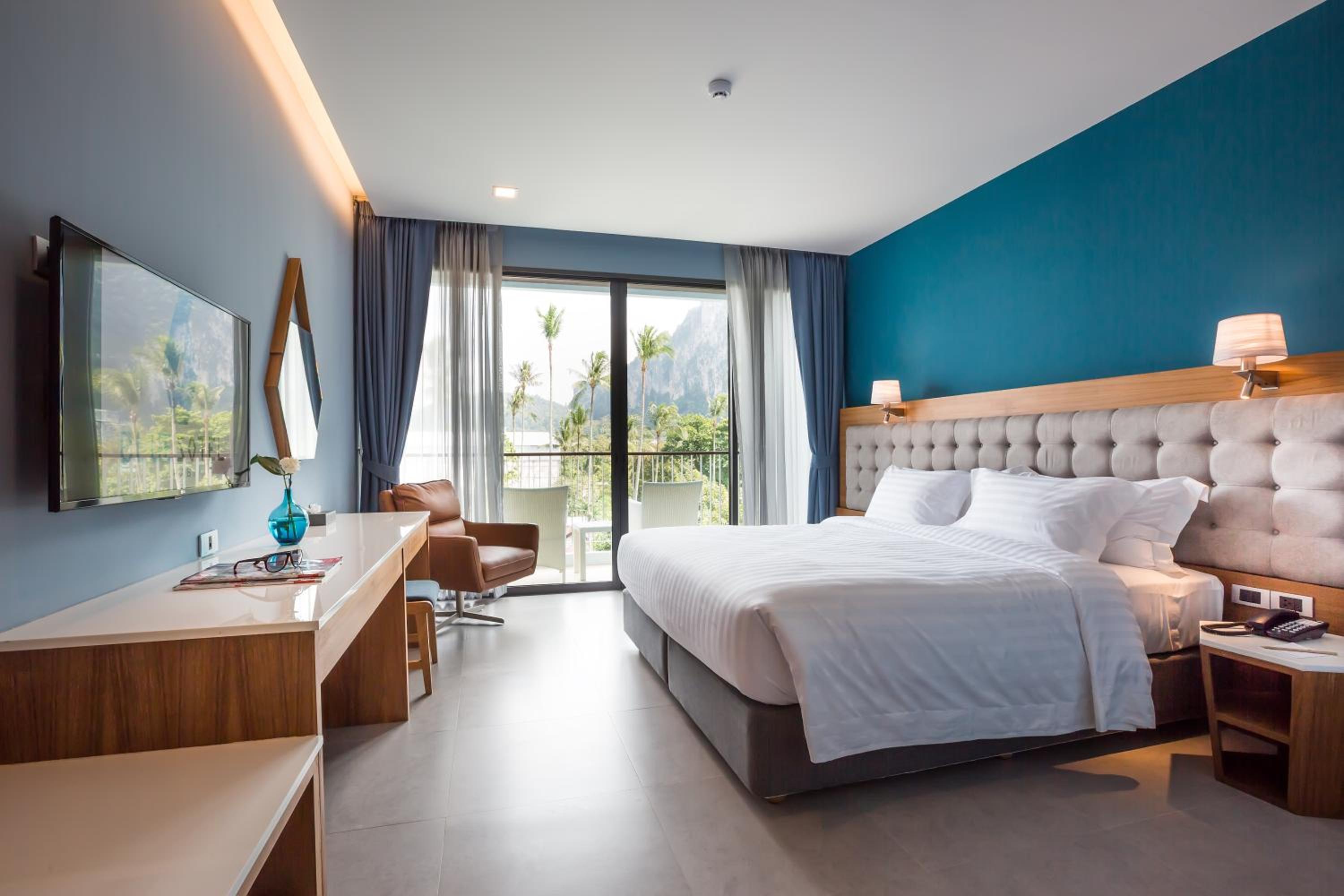 Deluxe Room with Balcony - Photo 1