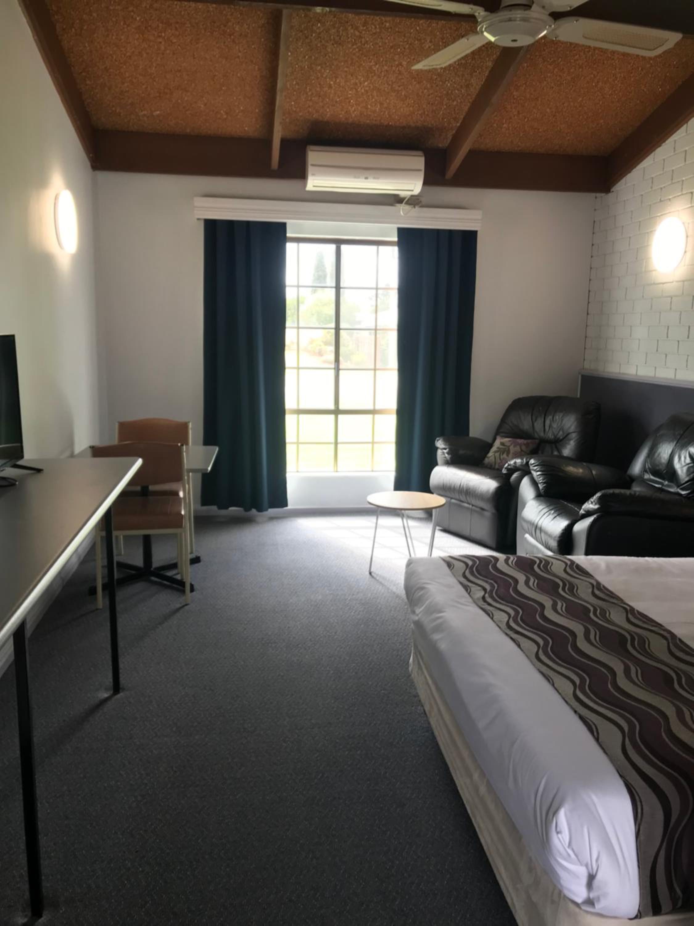 Double Room - Photo 12