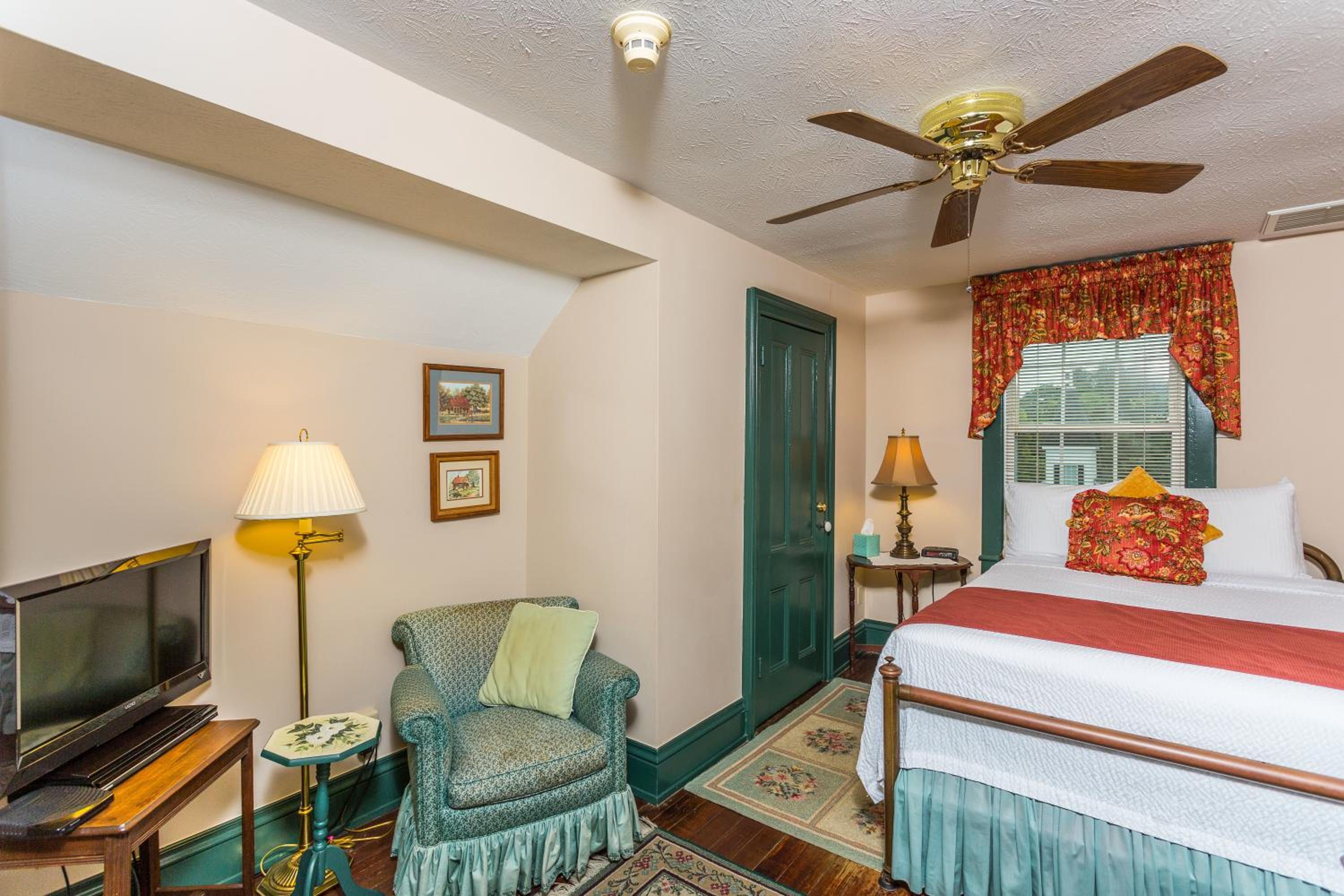 Double Room - Room 301 photo 1
