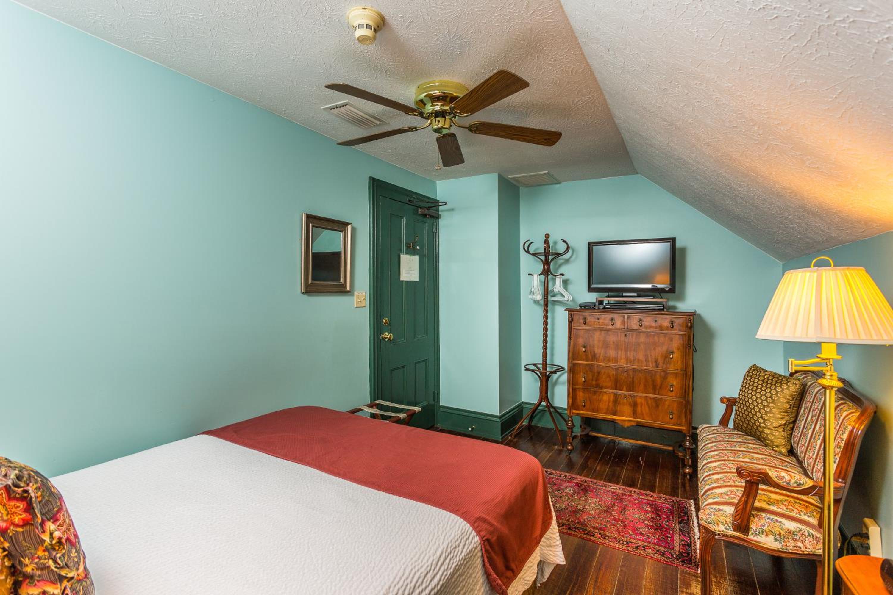 Queen Room - Room 304 photo 2