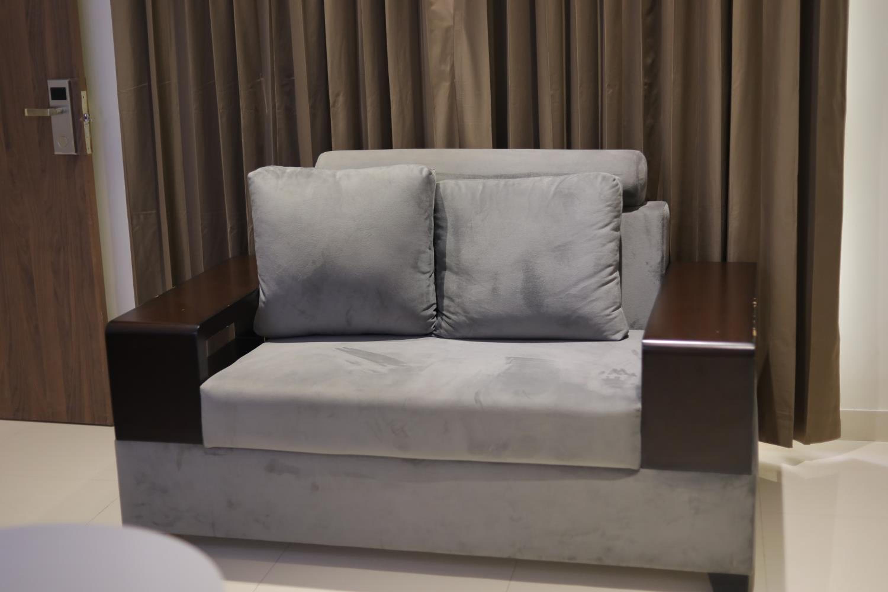 Deluxe King Suite - Photo 5