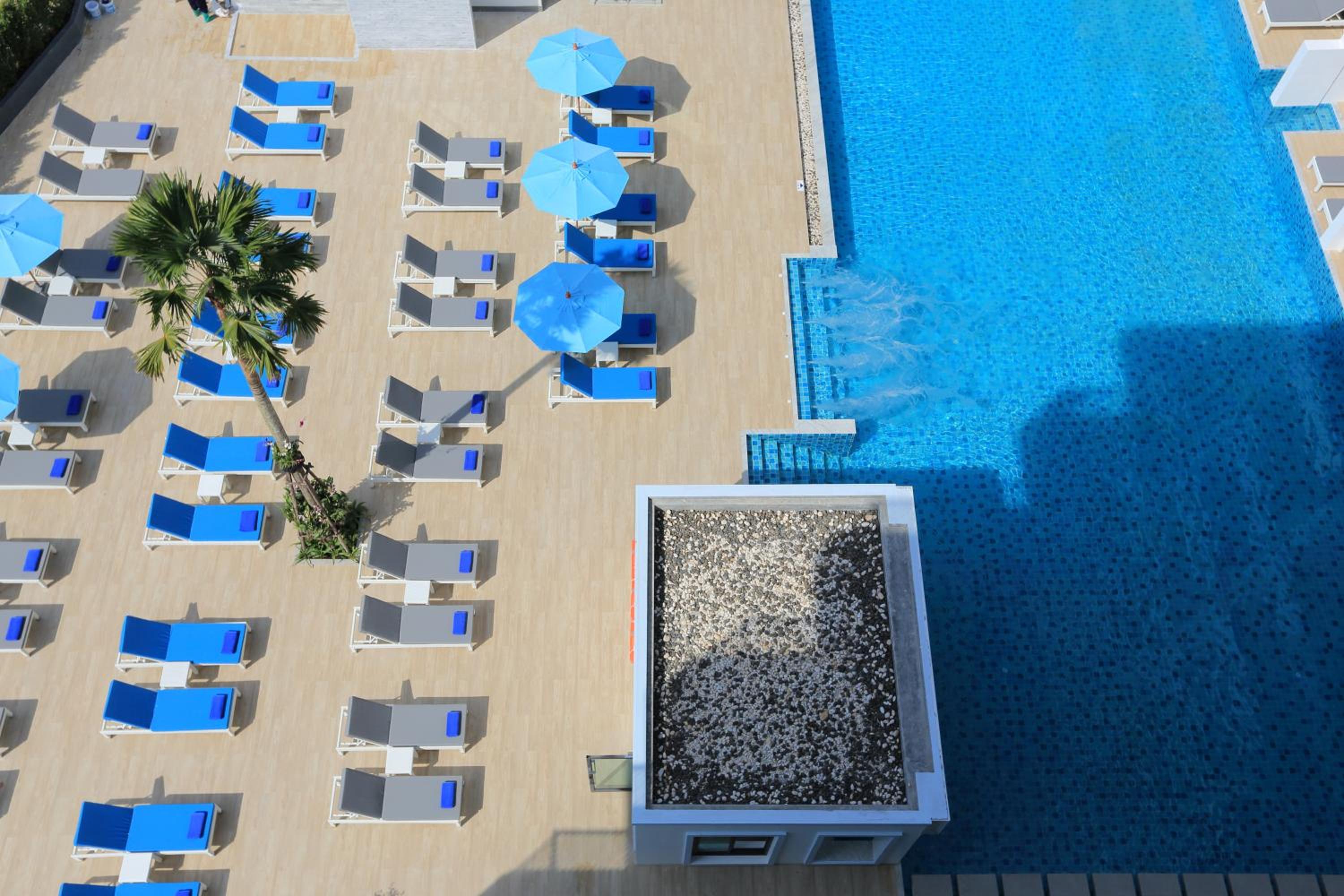 Deluxe Family Quad Room with Breakfast  - Photo 8