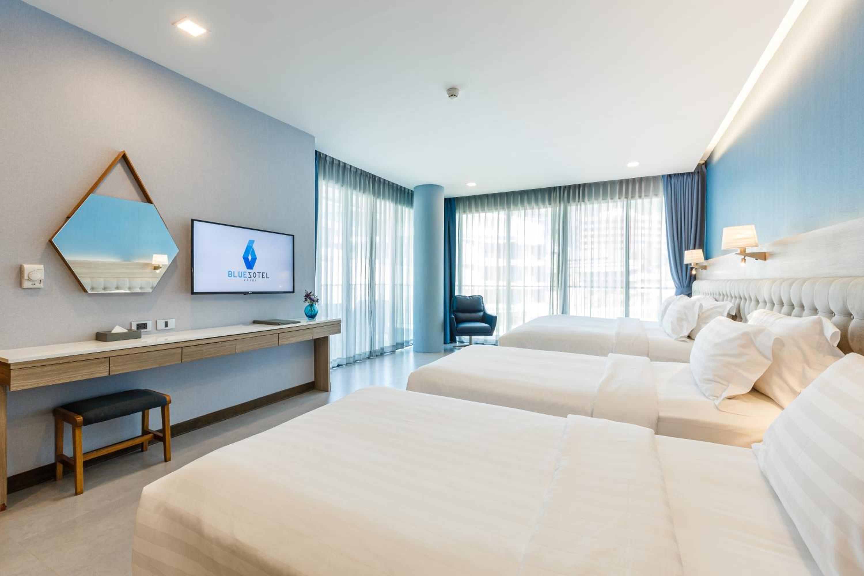 Deluxe Family Quad Room with Breakfast  - Photo 1