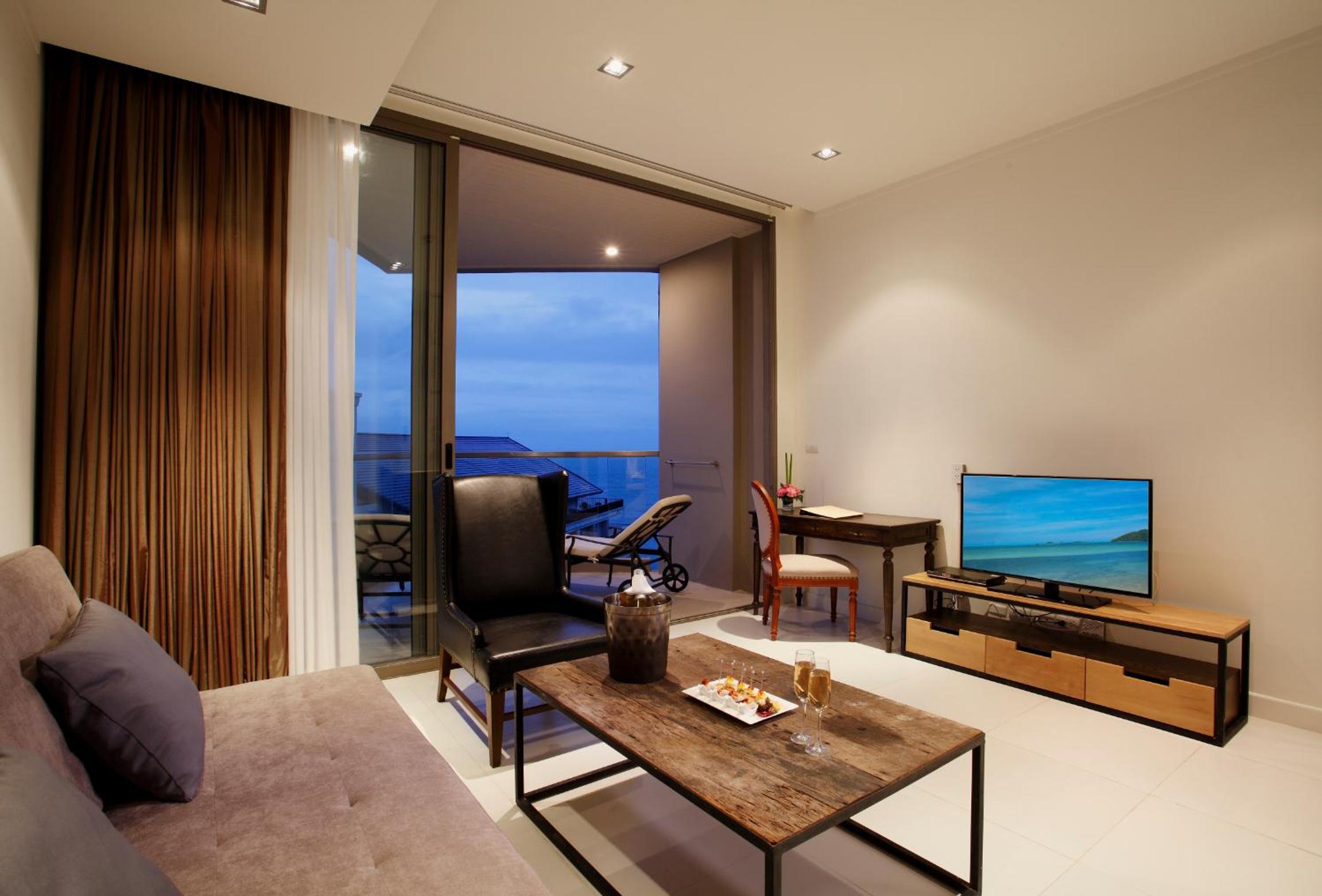 Club Suite King Bed