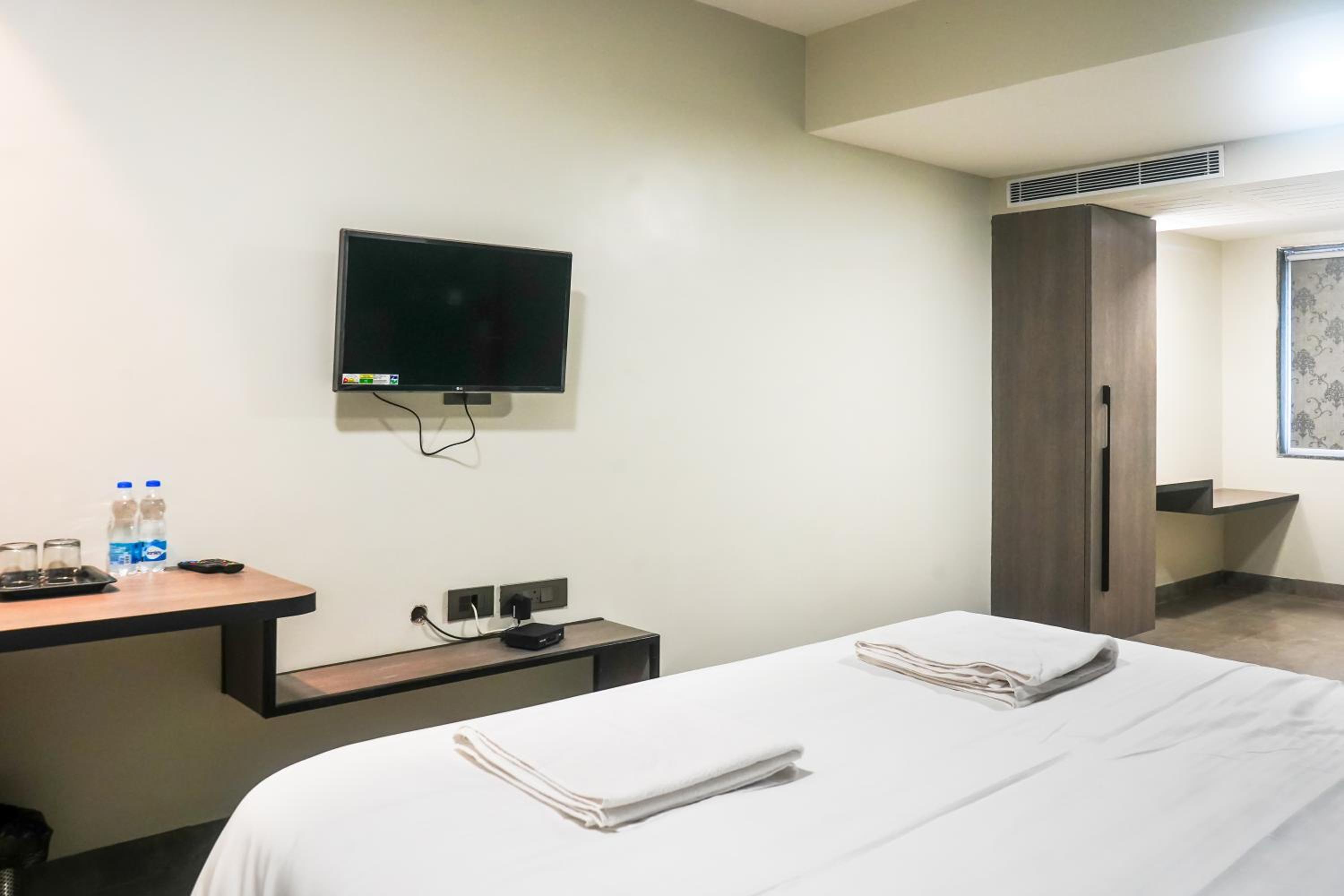 Deluxe Room - Photo 7