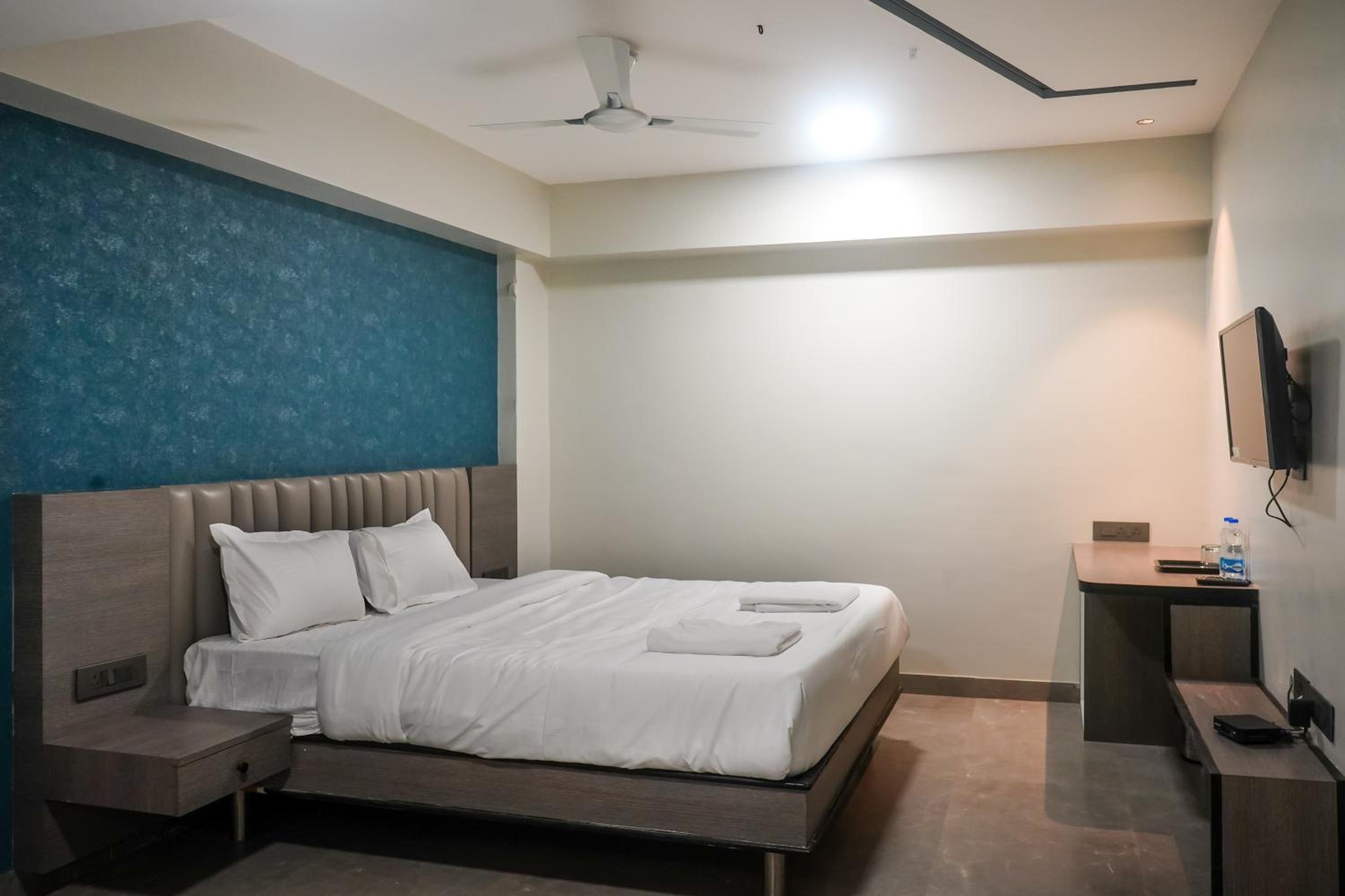 Deluxe Room - Photo 2