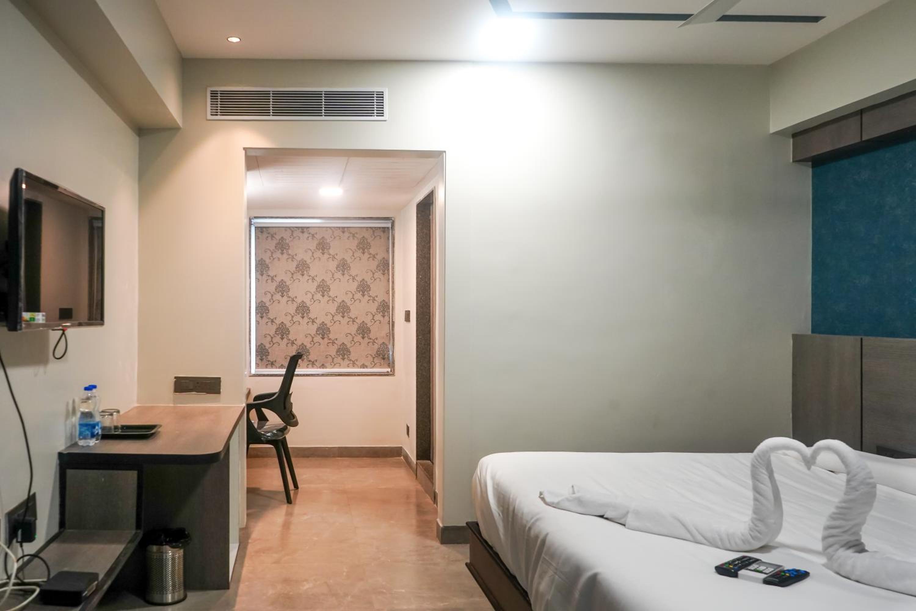 Deluxe Room - Photo 3