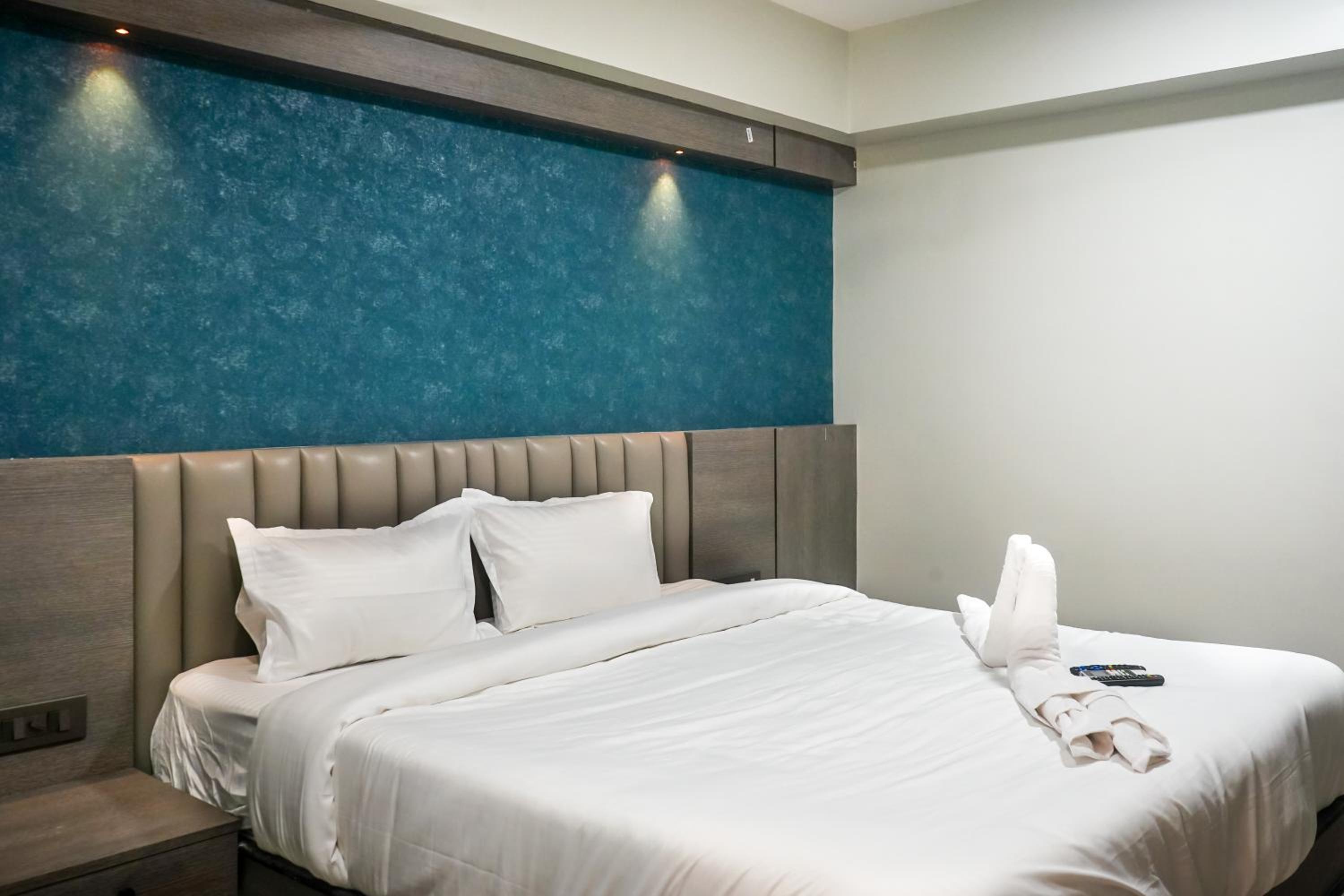 Deluxe Room - Photo 6