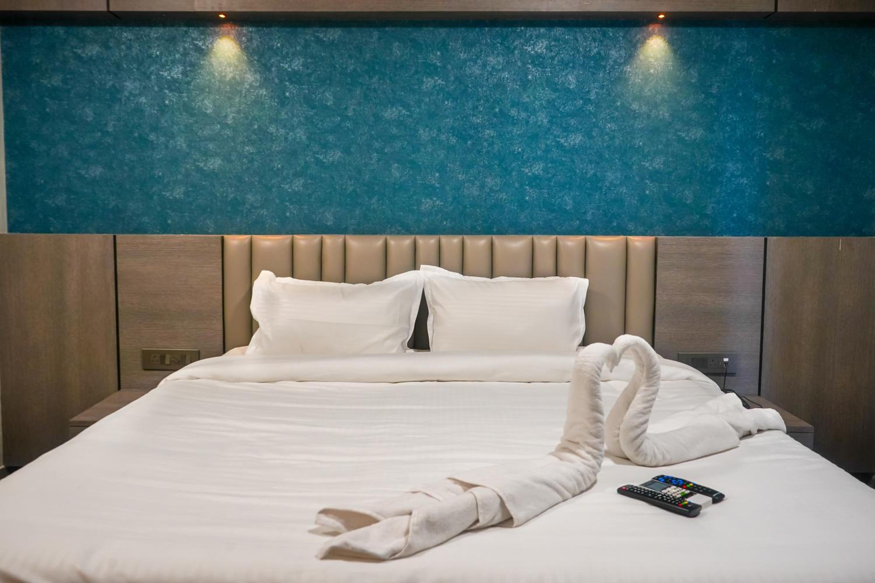 Deluxe Room - Photo 5