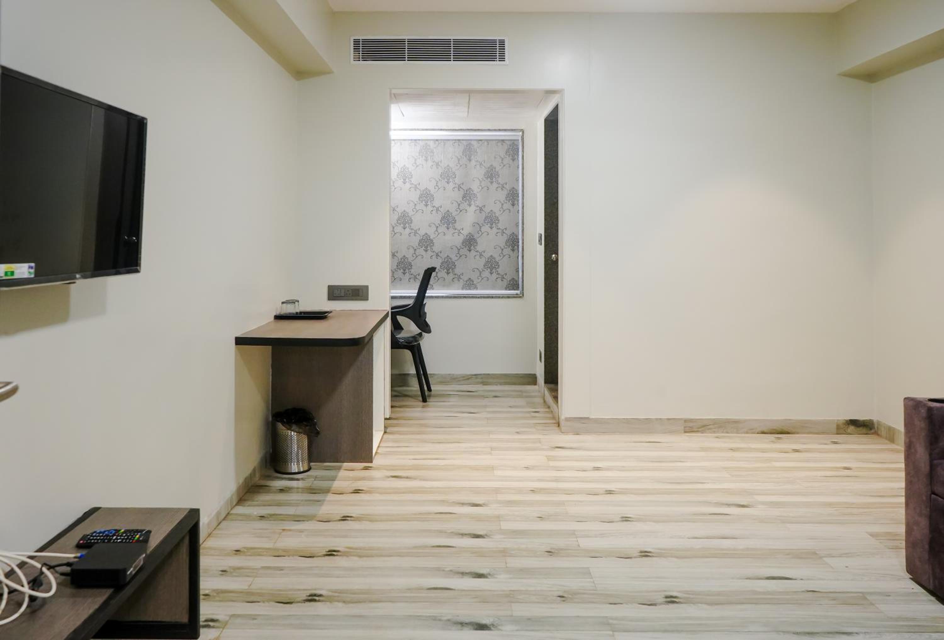 Suite - Photo 7