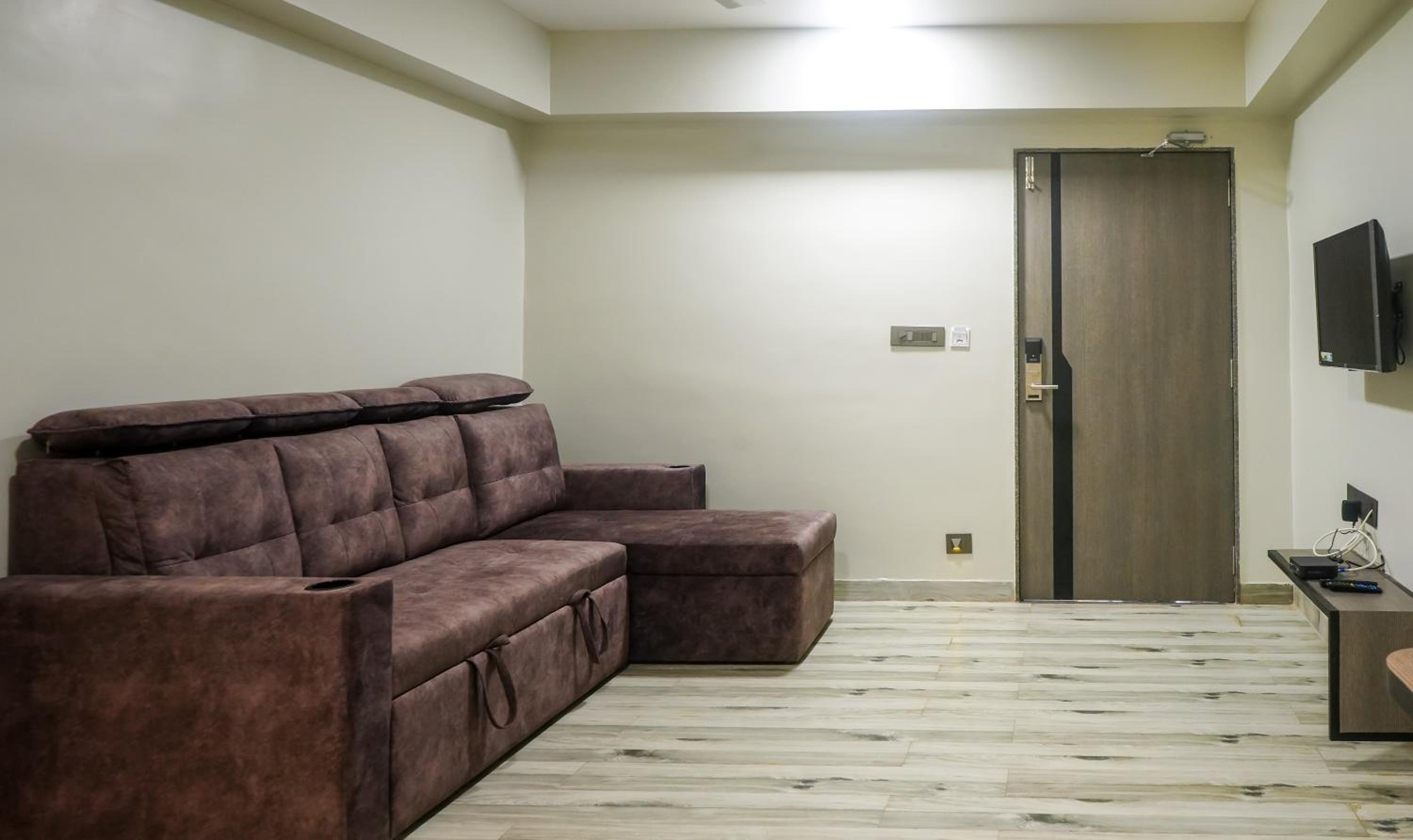 Suite - Photo 6