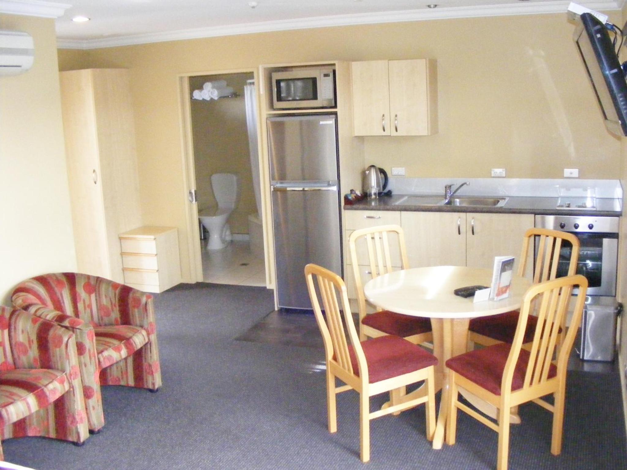 One-Bedroom Apartment - Photo 4
