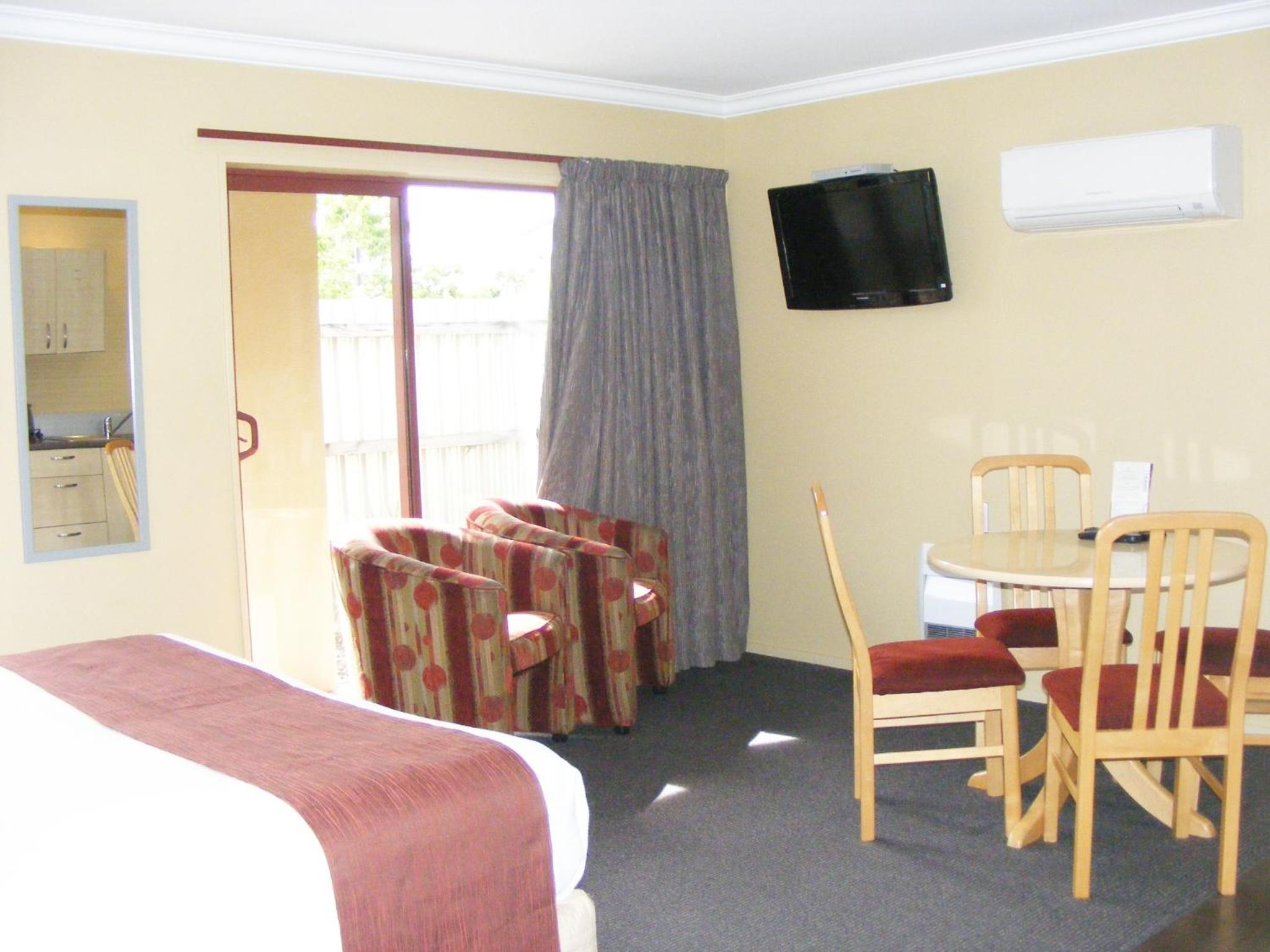 One-Bedroom Apartment - Photo 1