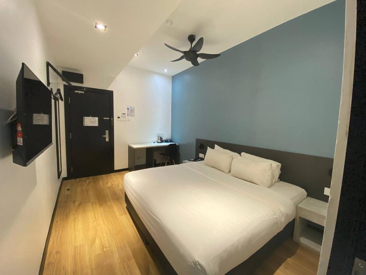 Deluxe King Room - Photo 5