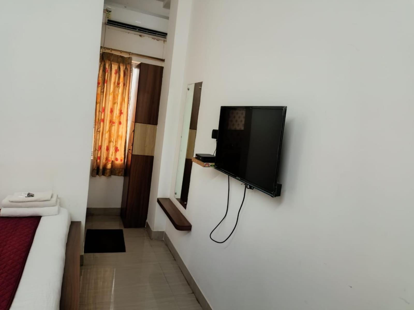 Economy Double Room - Photo 17