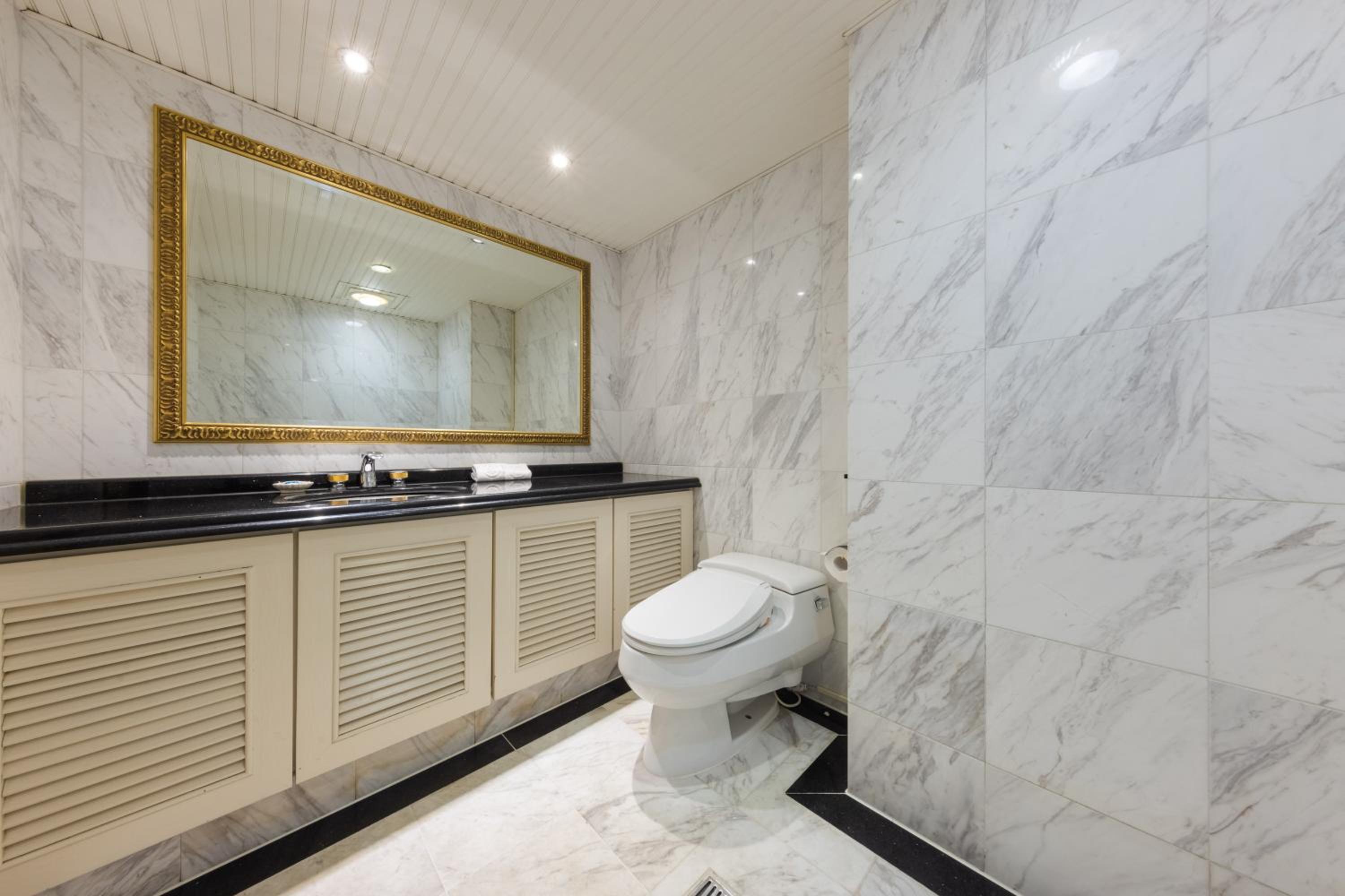 Suite with Spa Bath photo 3