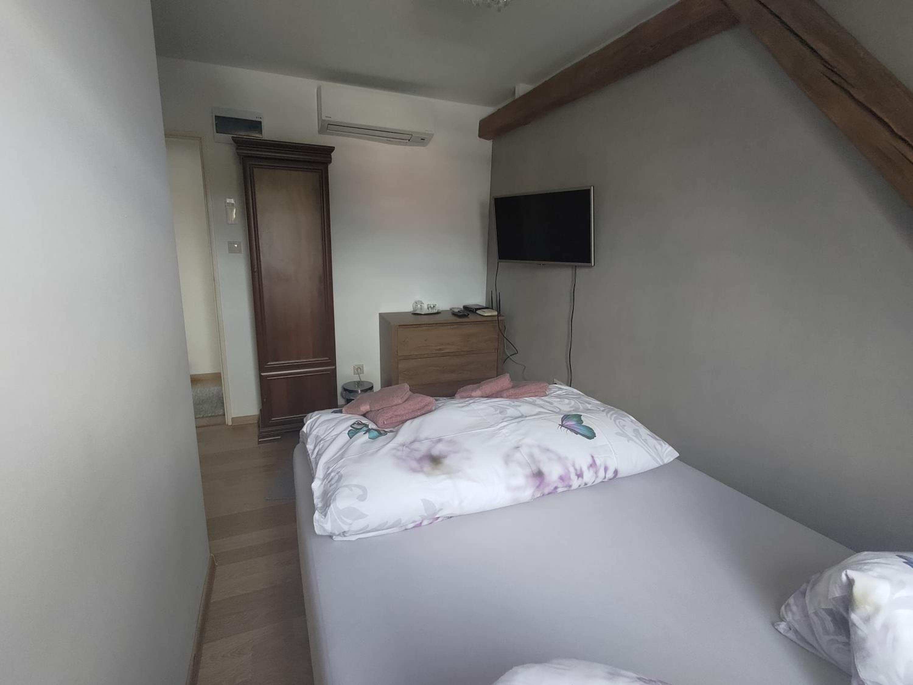 Small Double Room photo 1
