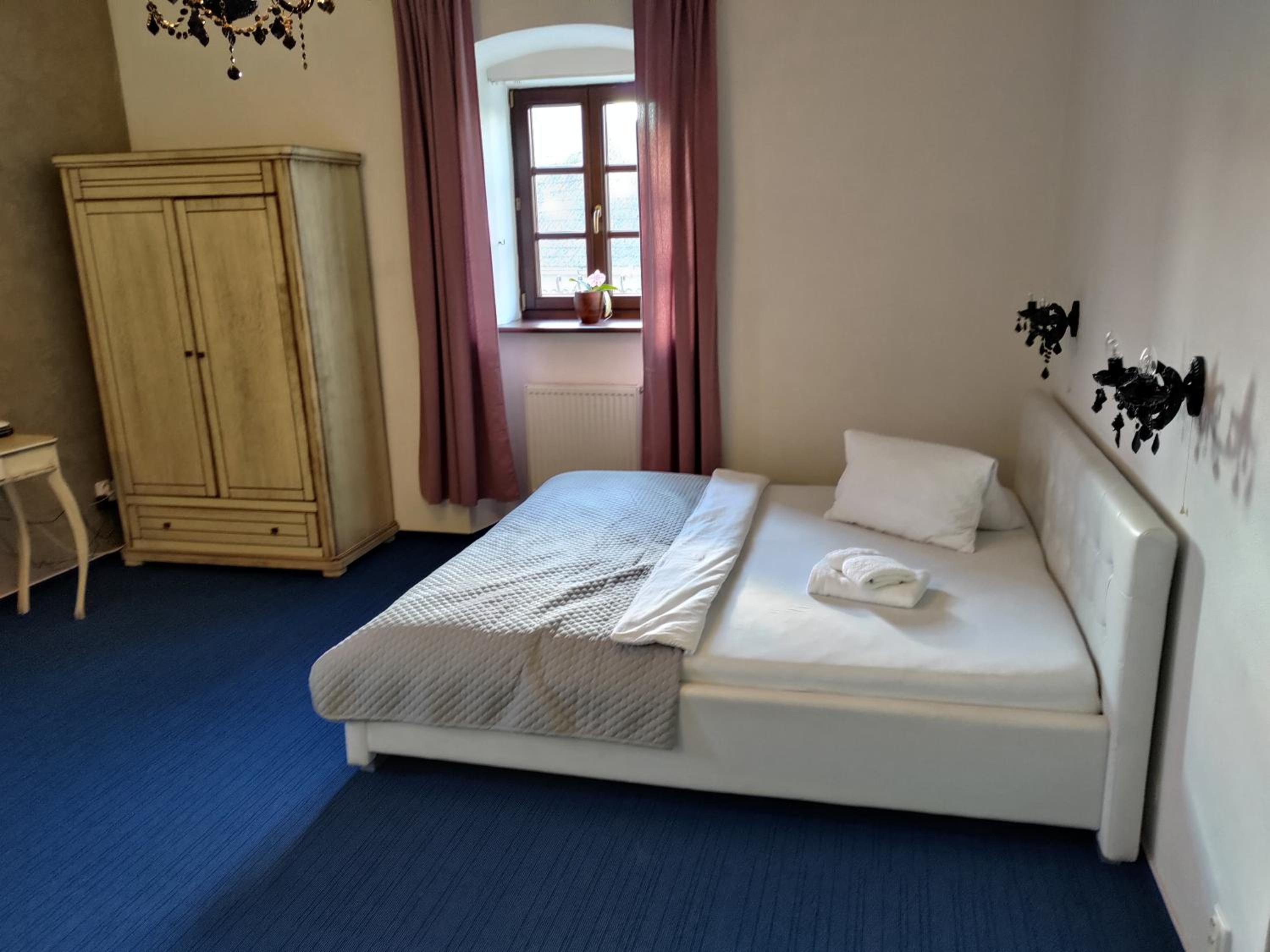Large Double Room photo 3
