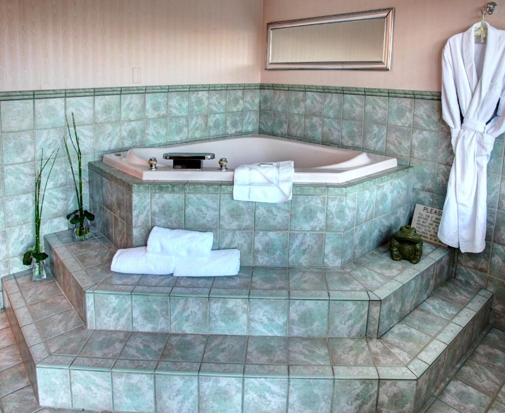 Queen Room with Spa Bath with Sea View - Photo 5